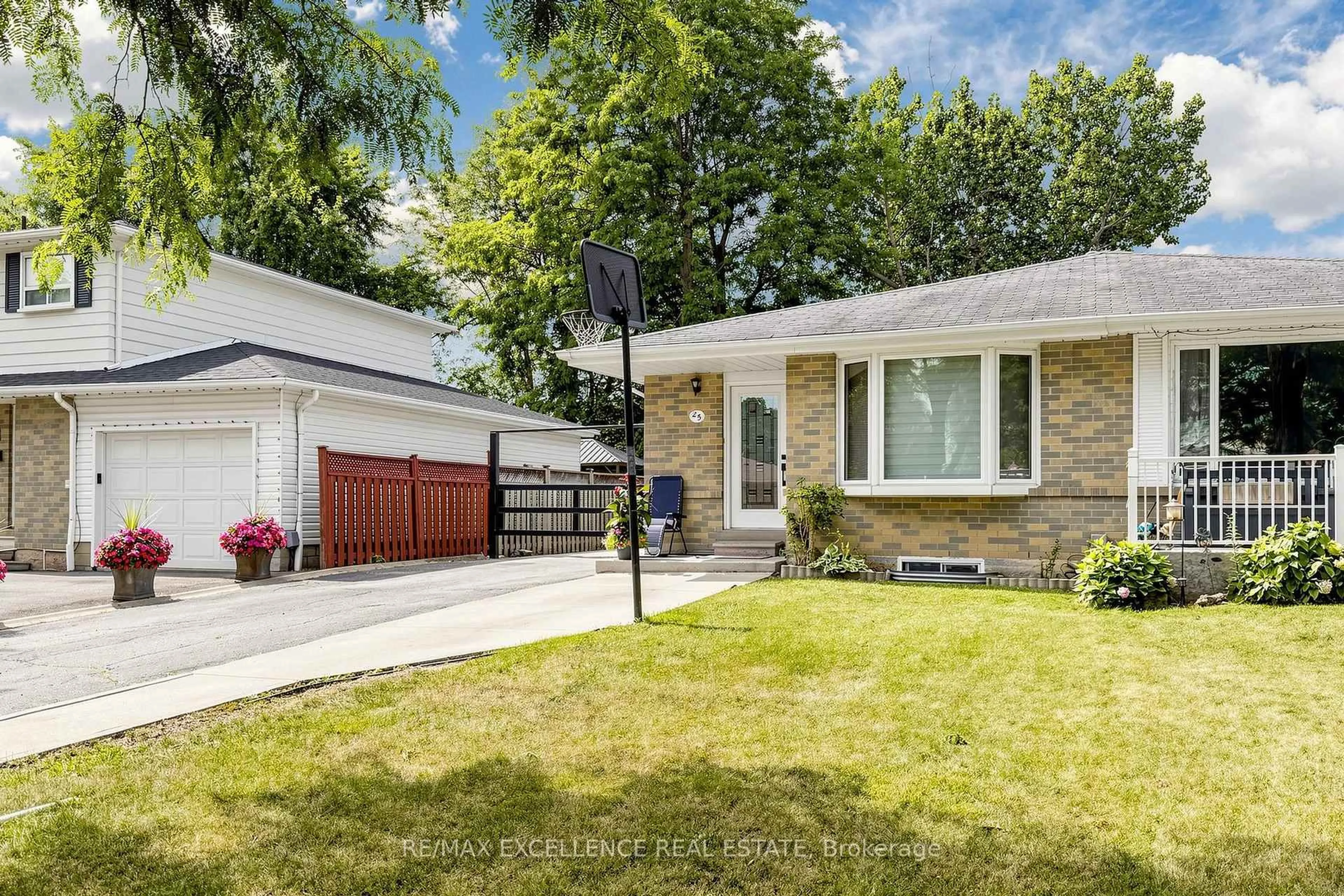 Home with brick exterior material, street for 25 Graymar Rd, Brampton Ontario L6S 1Z7