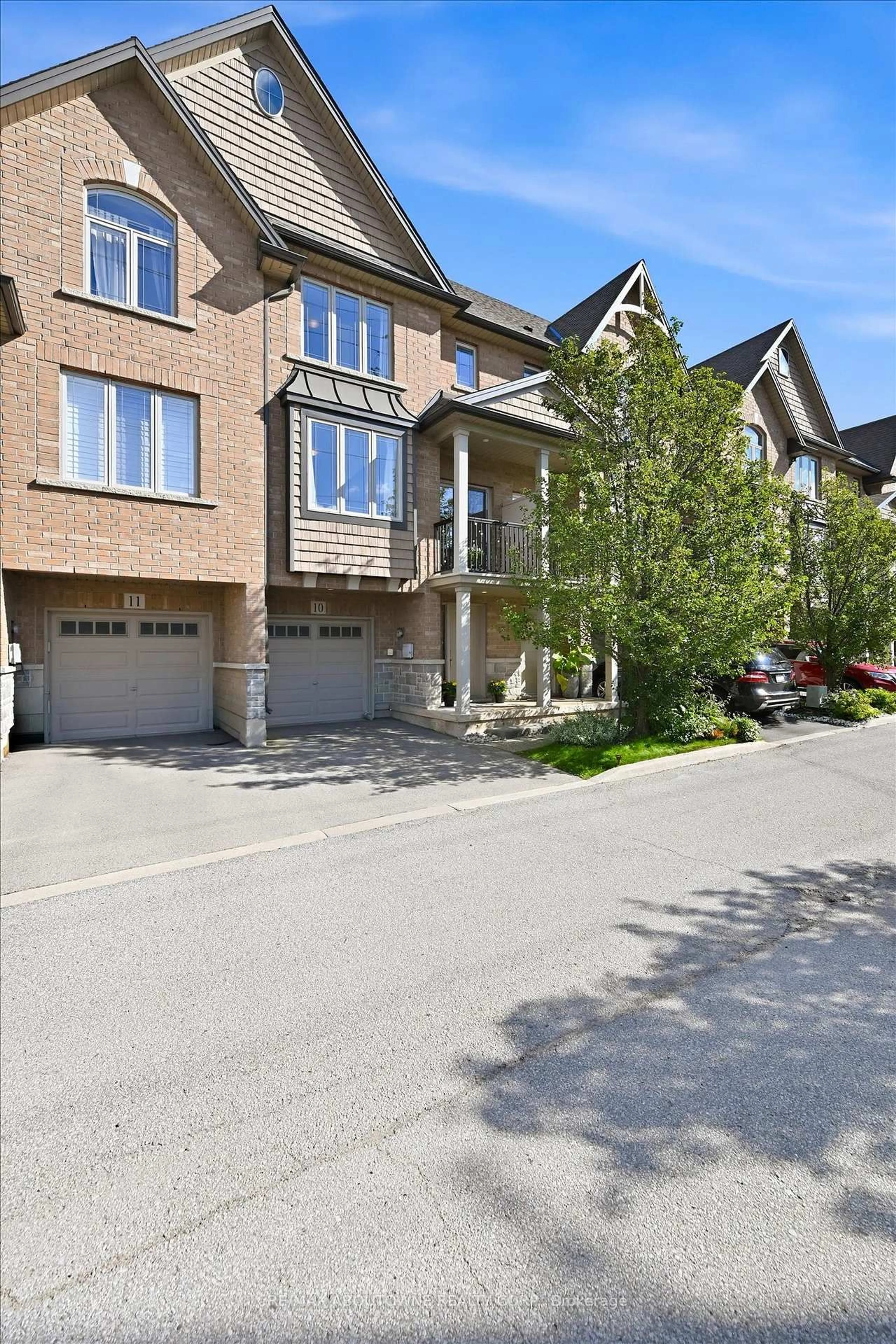 Home with brick exterior material, street for 2985 Jackson Dr #10, Burlington Ontario L7M 0W2