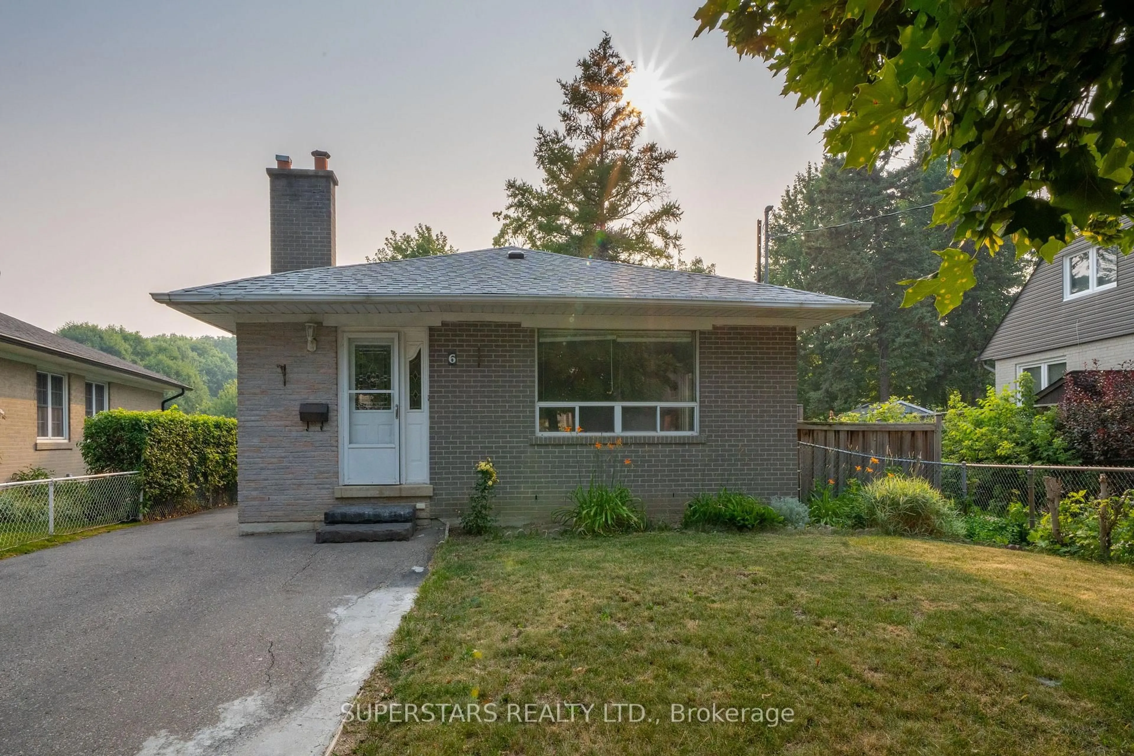 Home with vinyl exterior material, street for 6 Meadowland Dr, Brampton Ontario L6W 2R4