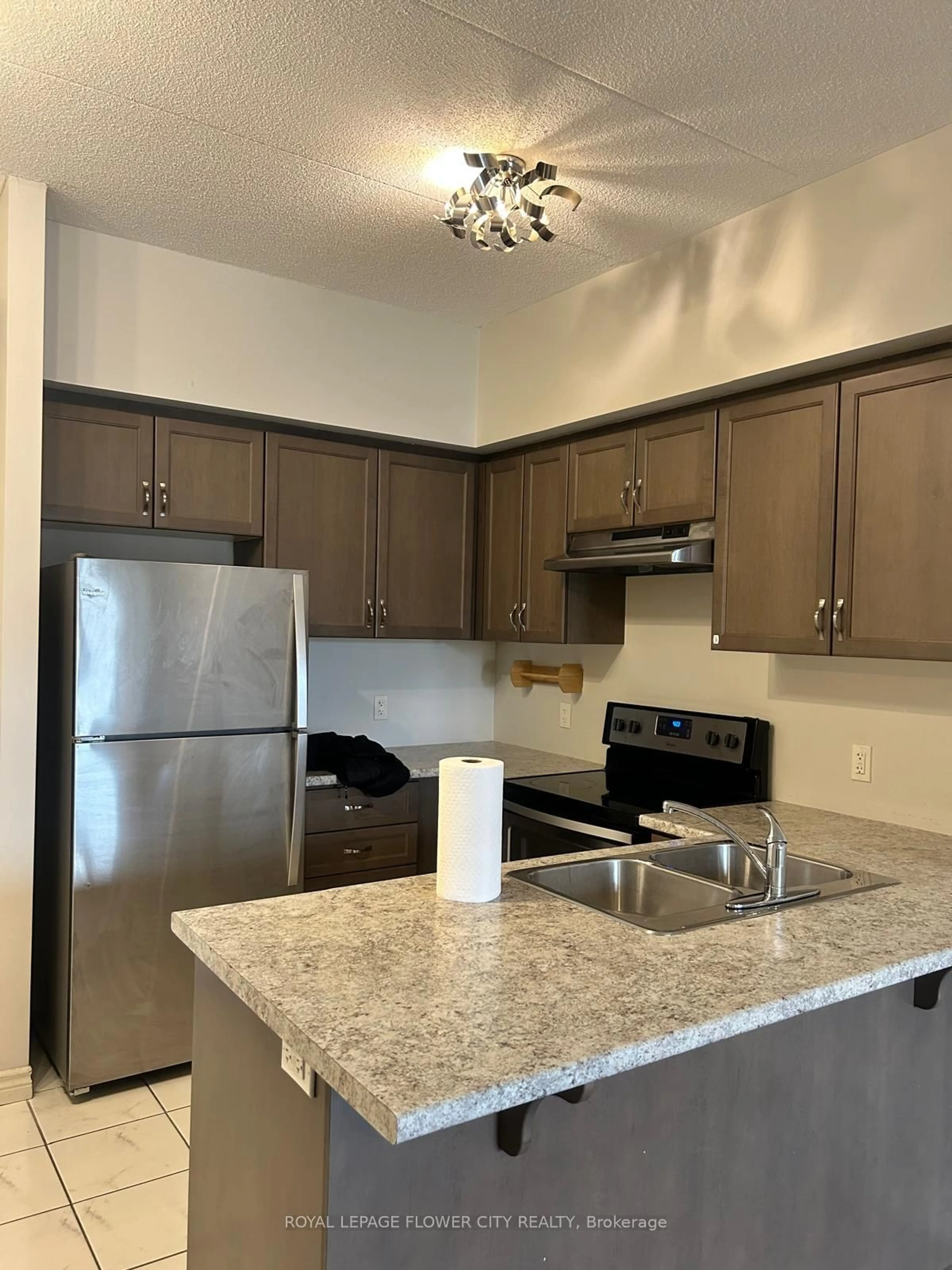 Standard kitchen, unknown for 630 Sauve St #404, Milton Ontario L9T 9A6