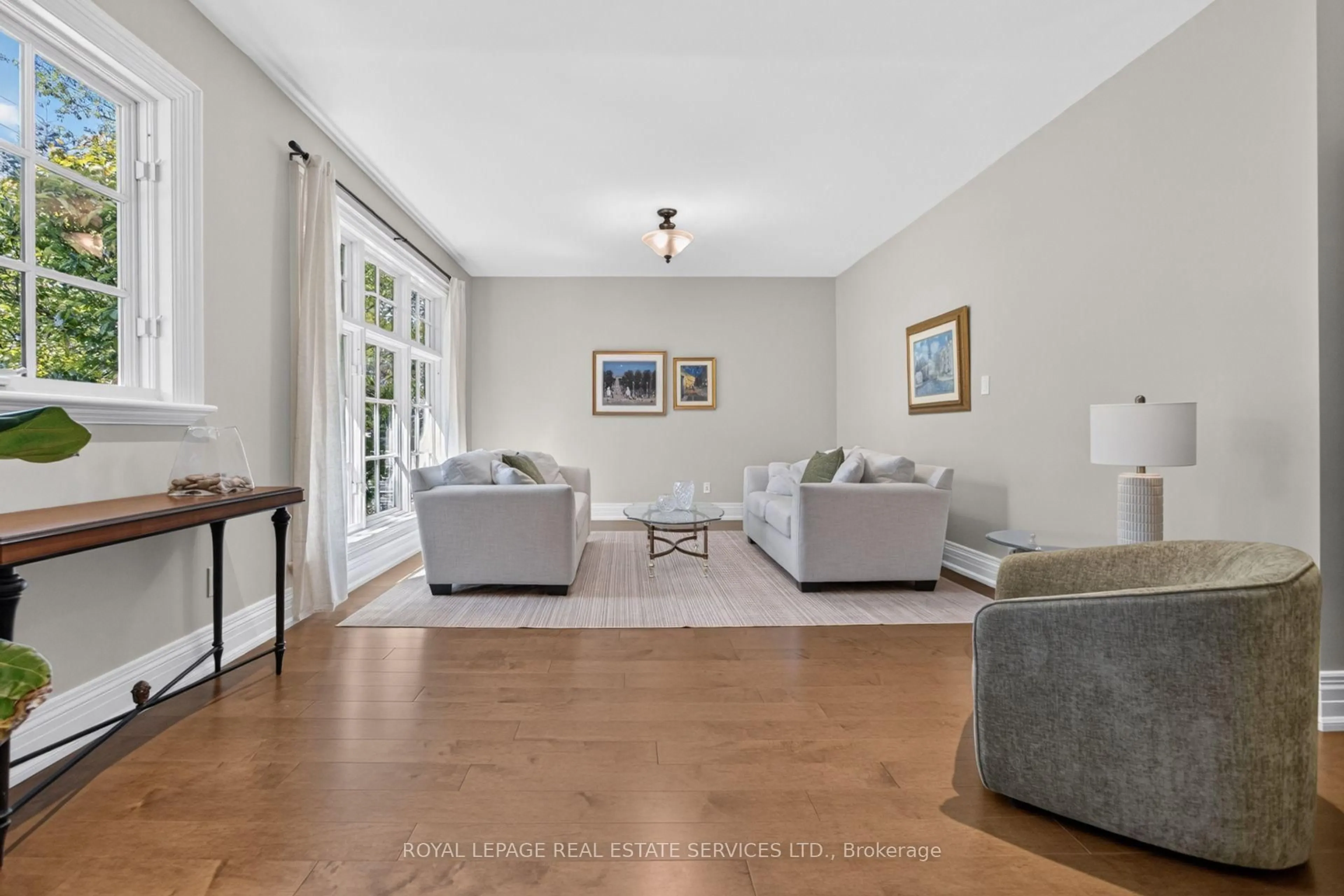 Living room with furniture, unknown for 503 MEADOW WOOD Rd, Mississauga Ontario L5J 2S4