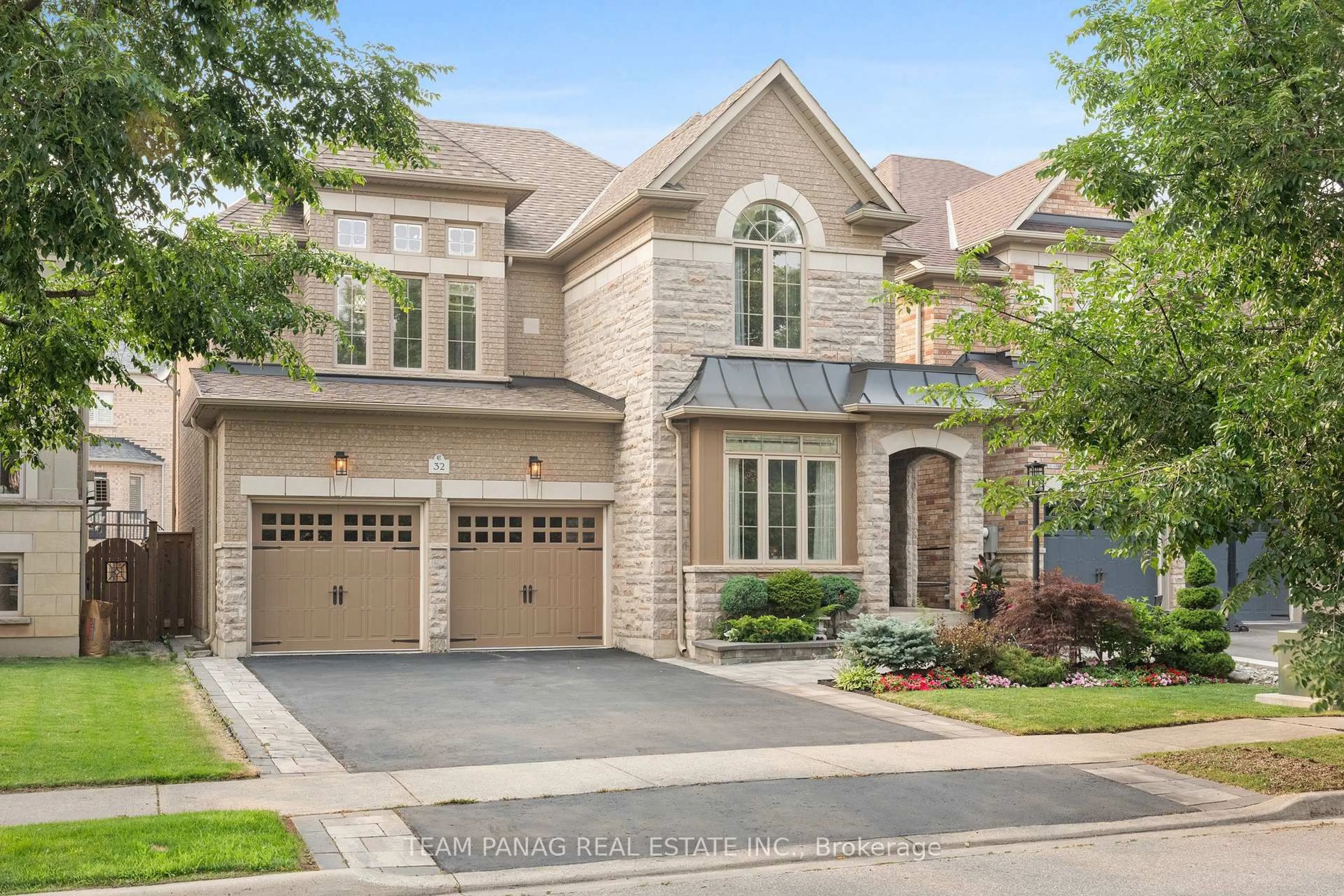 Home with brick exterior material, street for 32 Impulse Circ, Brampton Ontario L6X 0X9