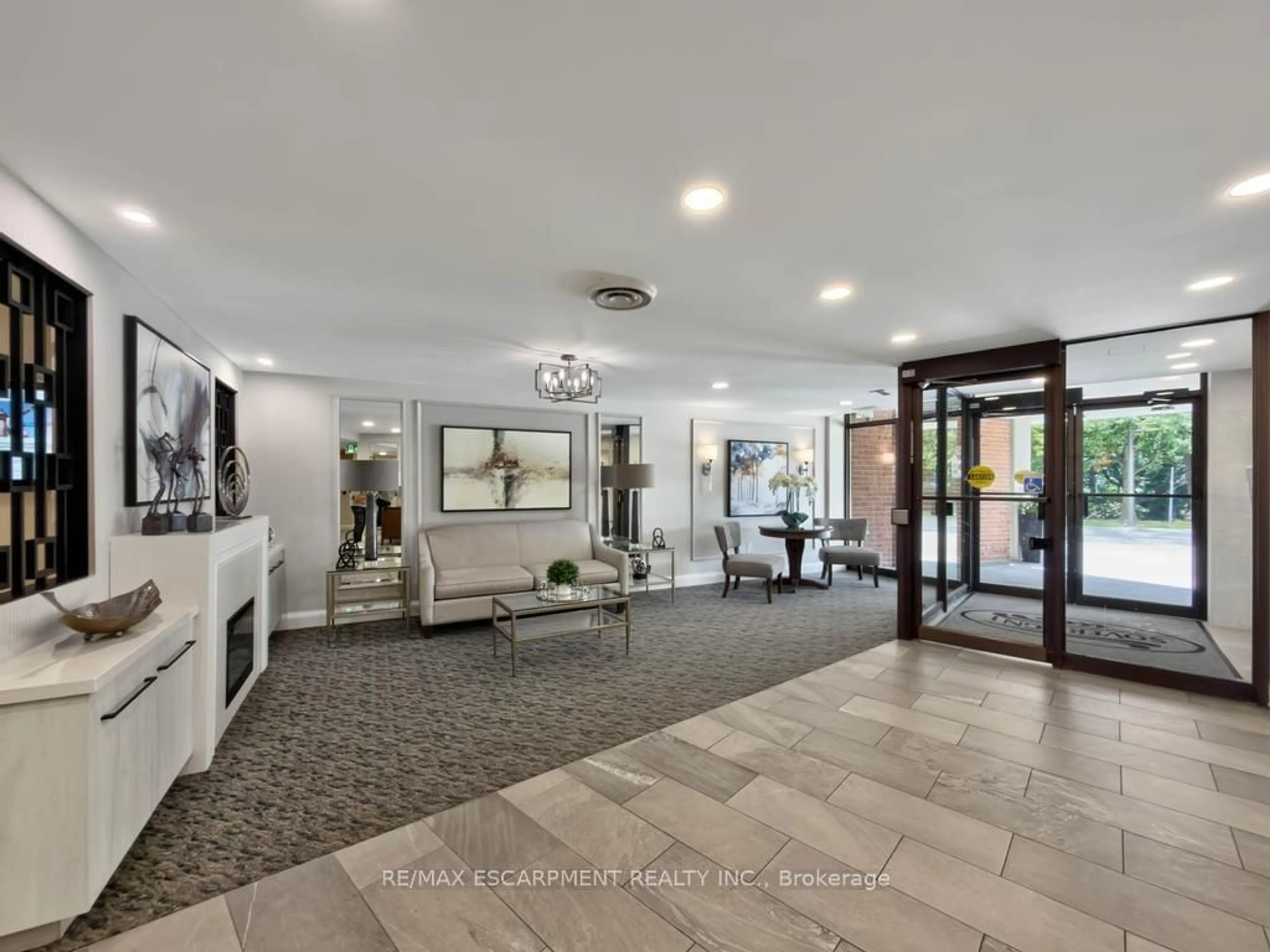 Lobby for 1230 Marlborough Crt #202, Oakville Ontario L6H 3K6