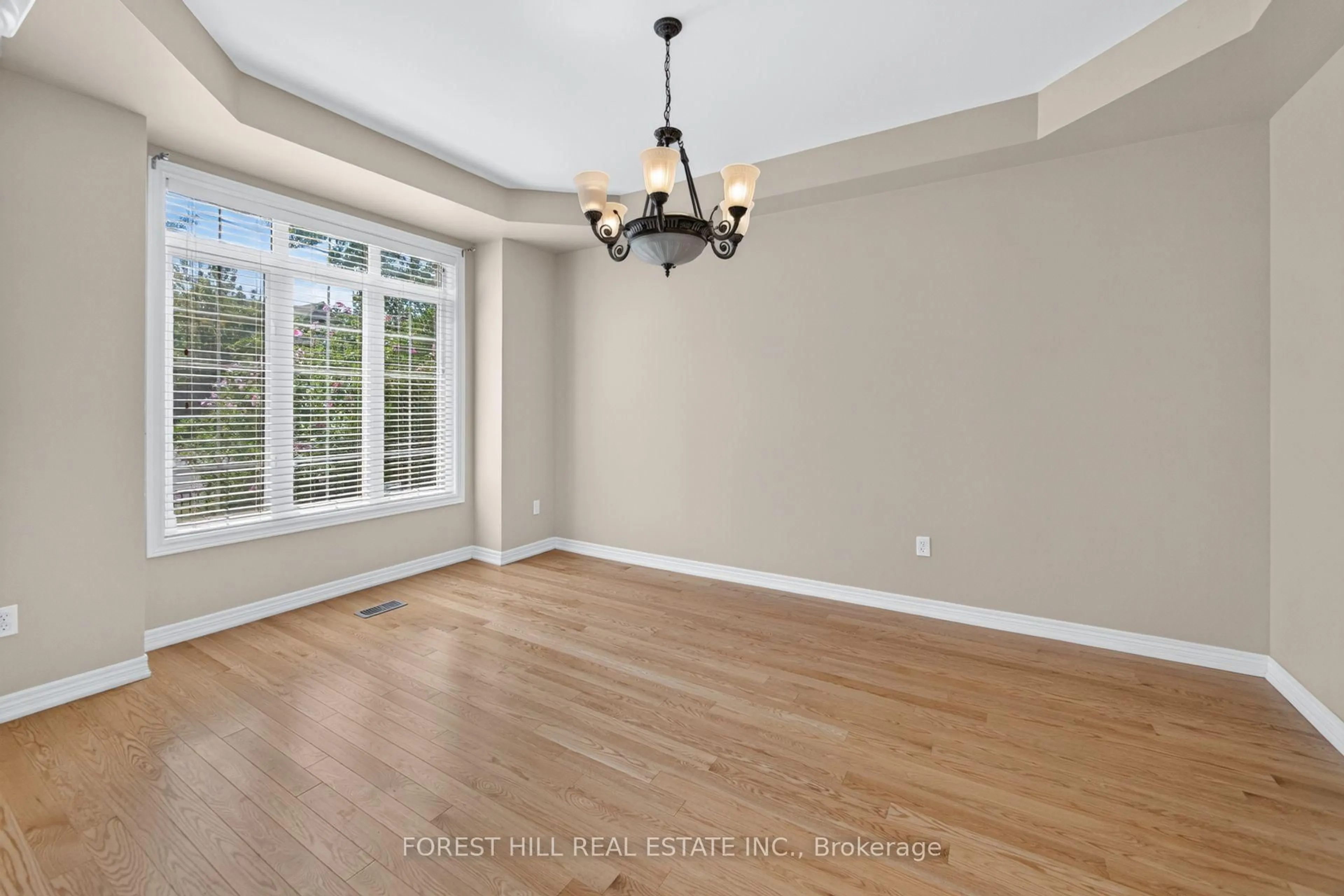 A pic of a room for 3549 Eglinton Ave, Mississauga Ontario L5M 7T3