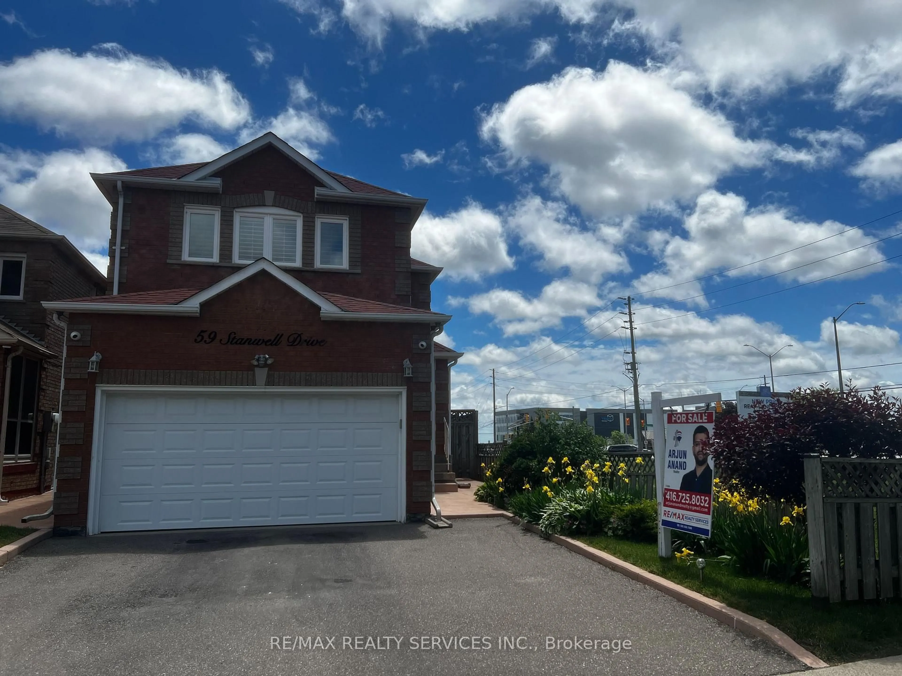 A pic from outside/outdoor area/front of a property/back of a property/a pic from drone, street for 59 Stanwell Dr, Brampton Ontario L6Z 3Y8