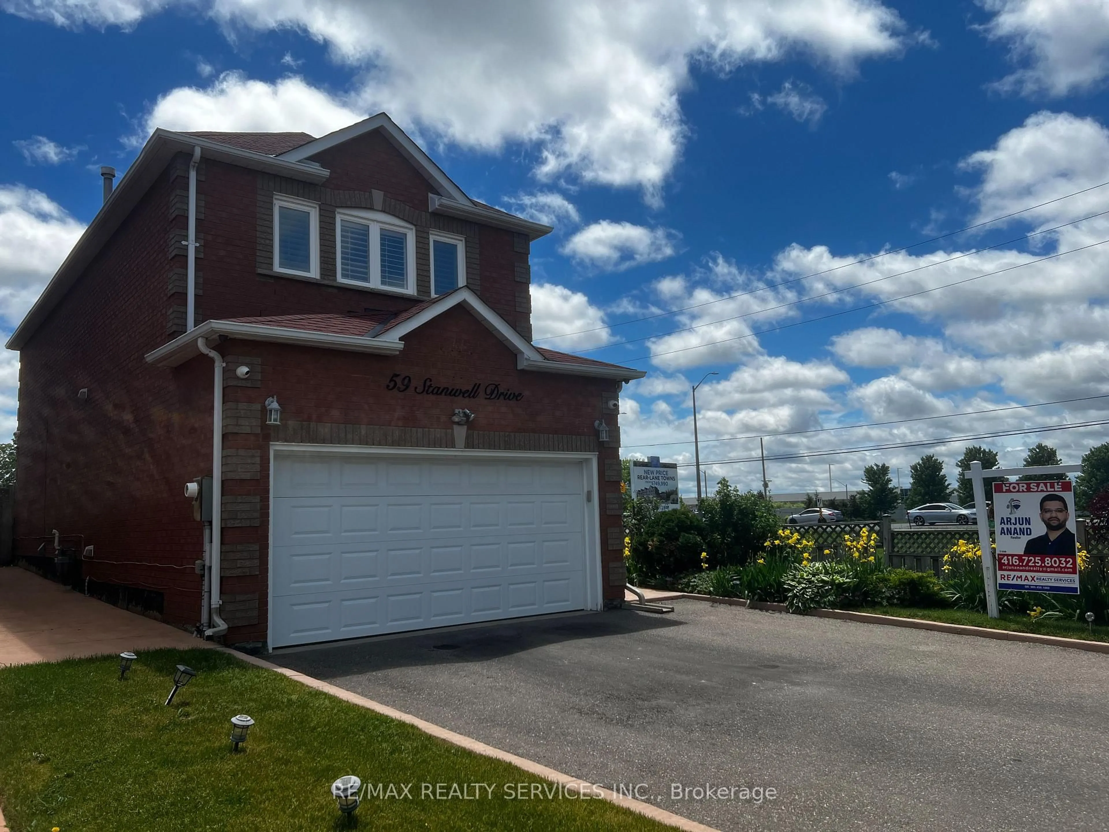 A pic from outside/outdoor area/front of a property/back of a property/a pic from drone, street for 59 Stanwell Dr, Brampton Ontario L6Z 3Y8