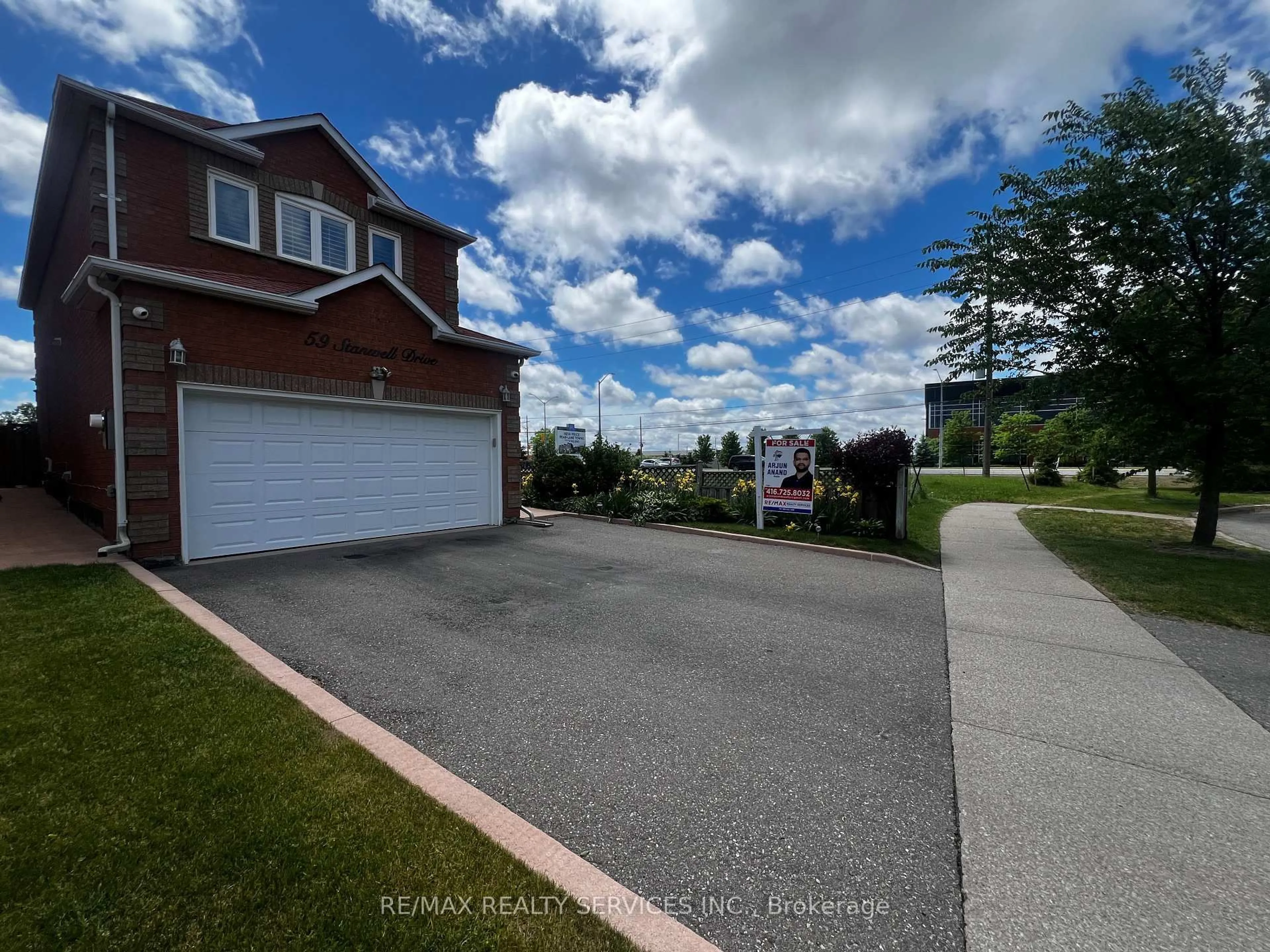 A pic from outside/outdoor area/front of a property/back of a property/a pic from drone, street for 59 Stanwell Dr, Brampton Ontario L6Z 3Y8