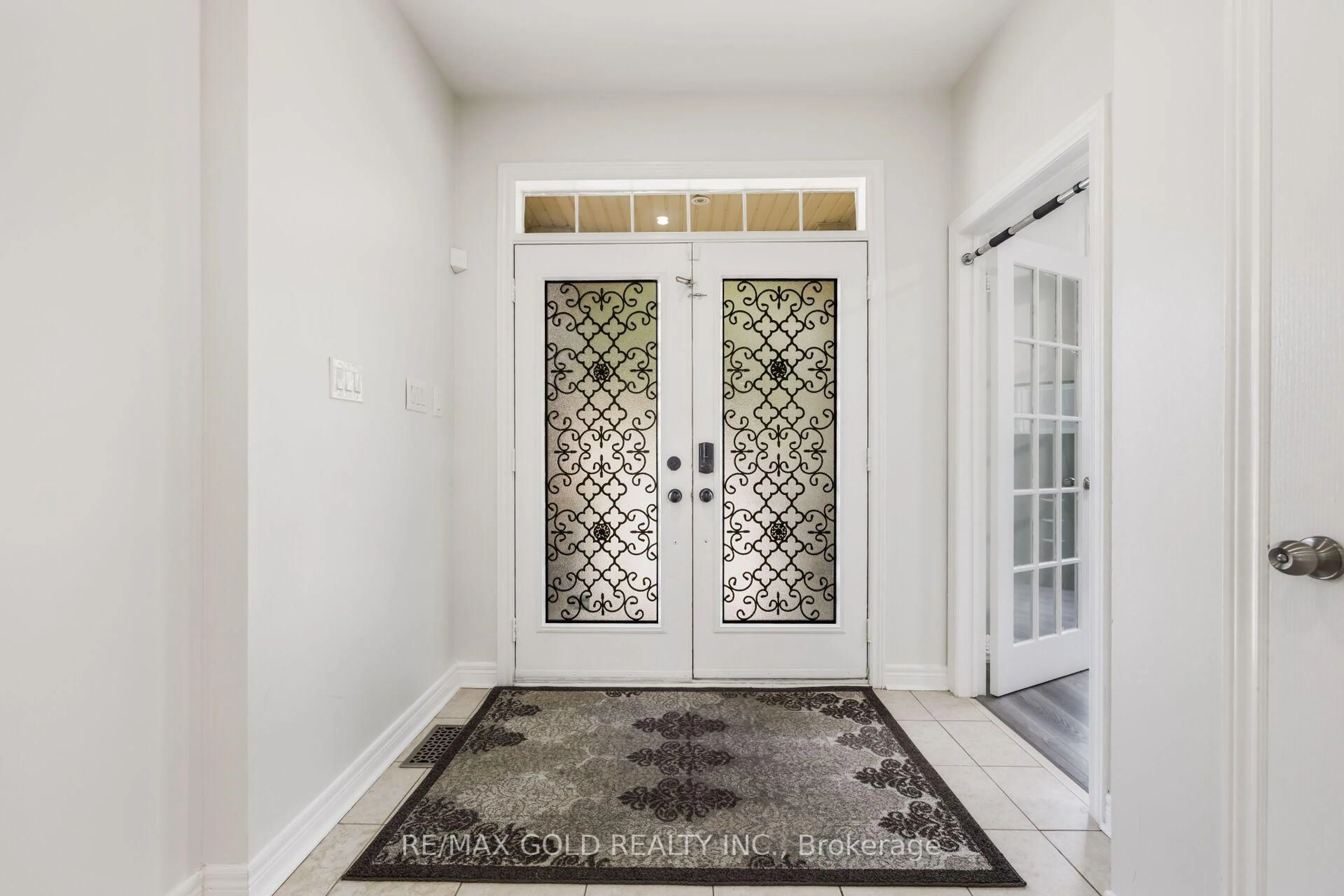 Indoor entryway for 50 Northface Cres, Brampton Ontario L6R 2Y2