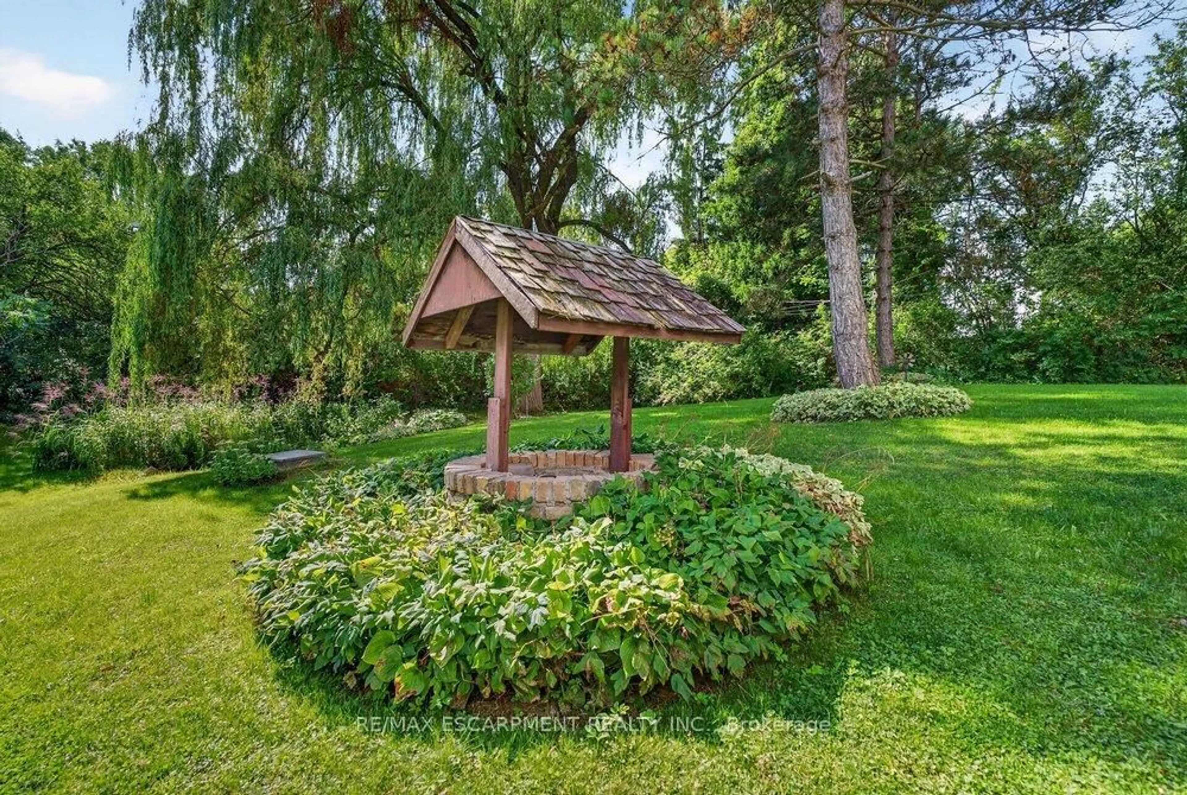 Patio, forest/trees view for 2725 BRITANNIA Rd, Burlington Ontario L7P 0E9