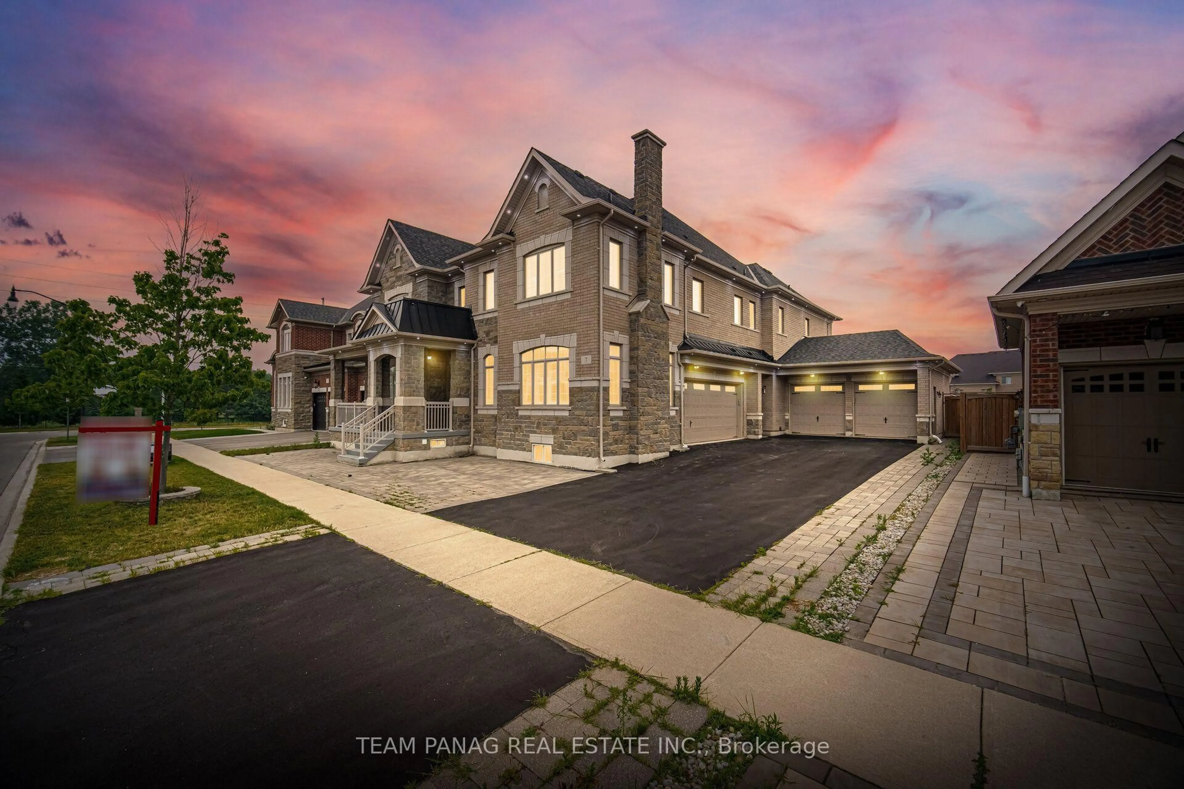 A pic from outside/outdoor area/front of a property/back of a property/a pic from drone, unknown for 7 Balloon Cres, Brampton Ontario L6P 4B7