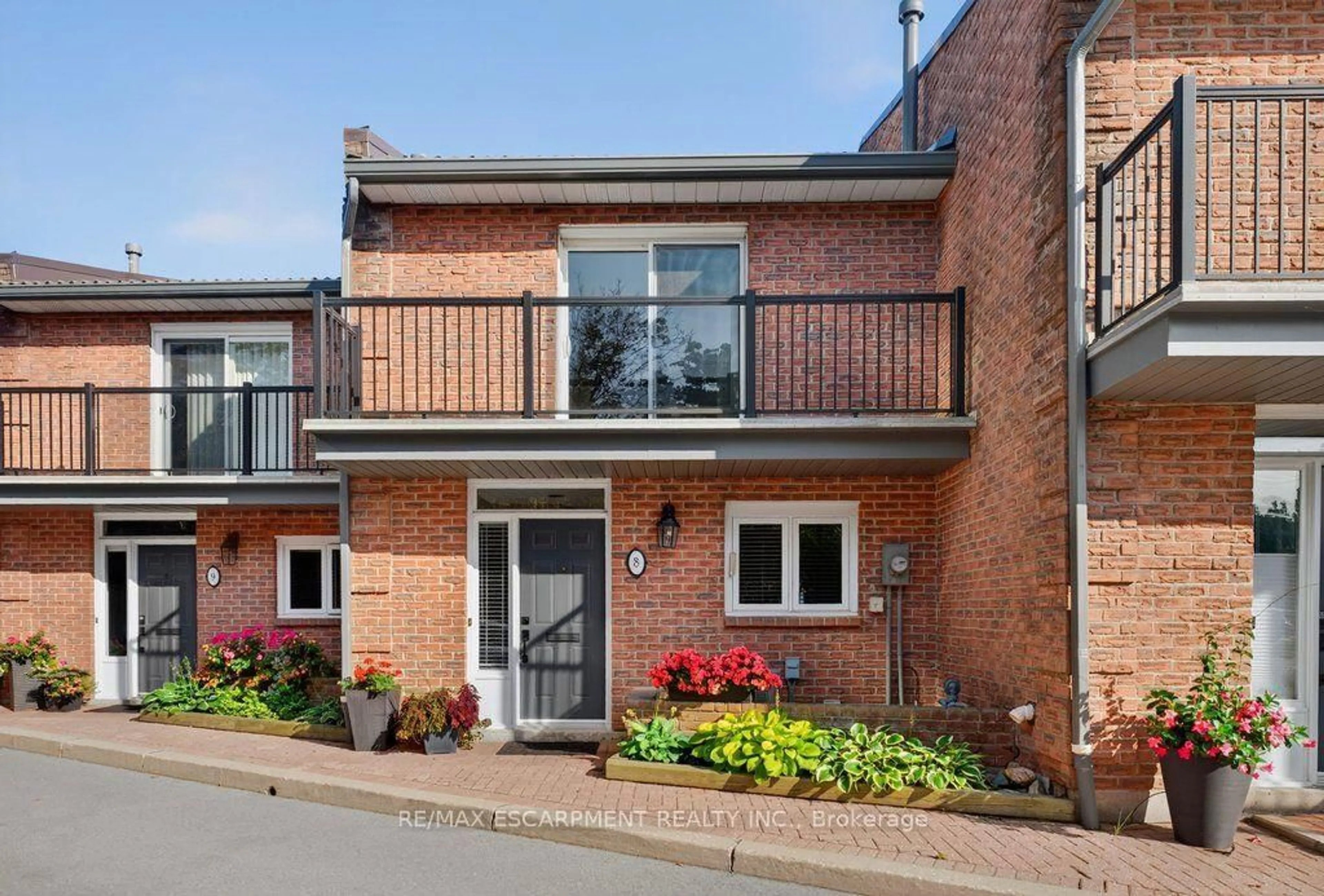 Home with brick exterior material, street for 2136 Old Lakeshore Rd #8, Burlington Ontario L7R 1A3