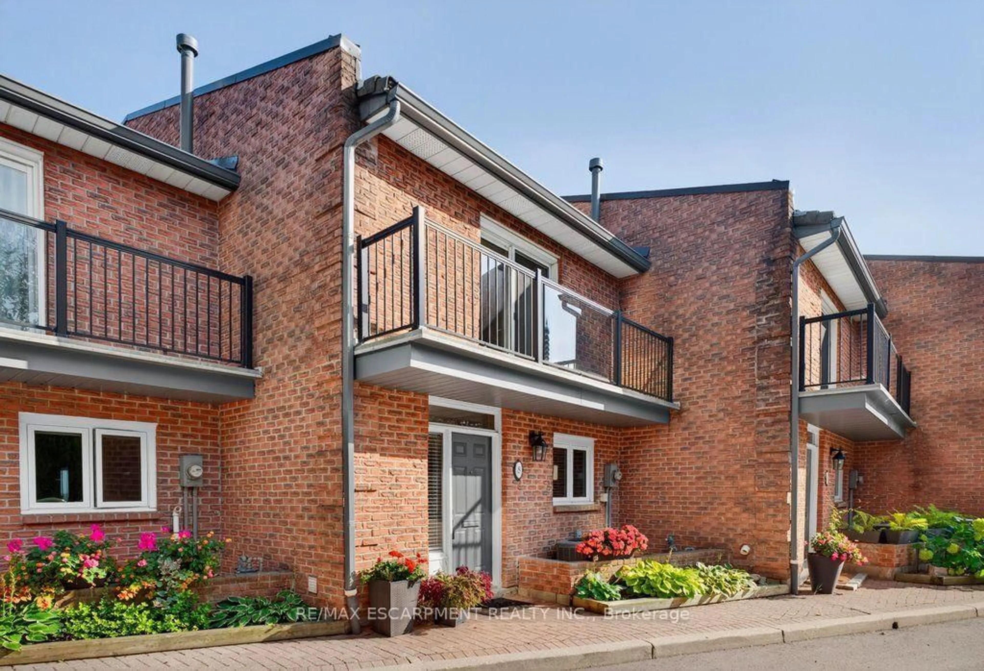 Home with brick exterior material, street for 2136 Old Lakeshore Rd #8, Burlington Ontario L7R 1A3