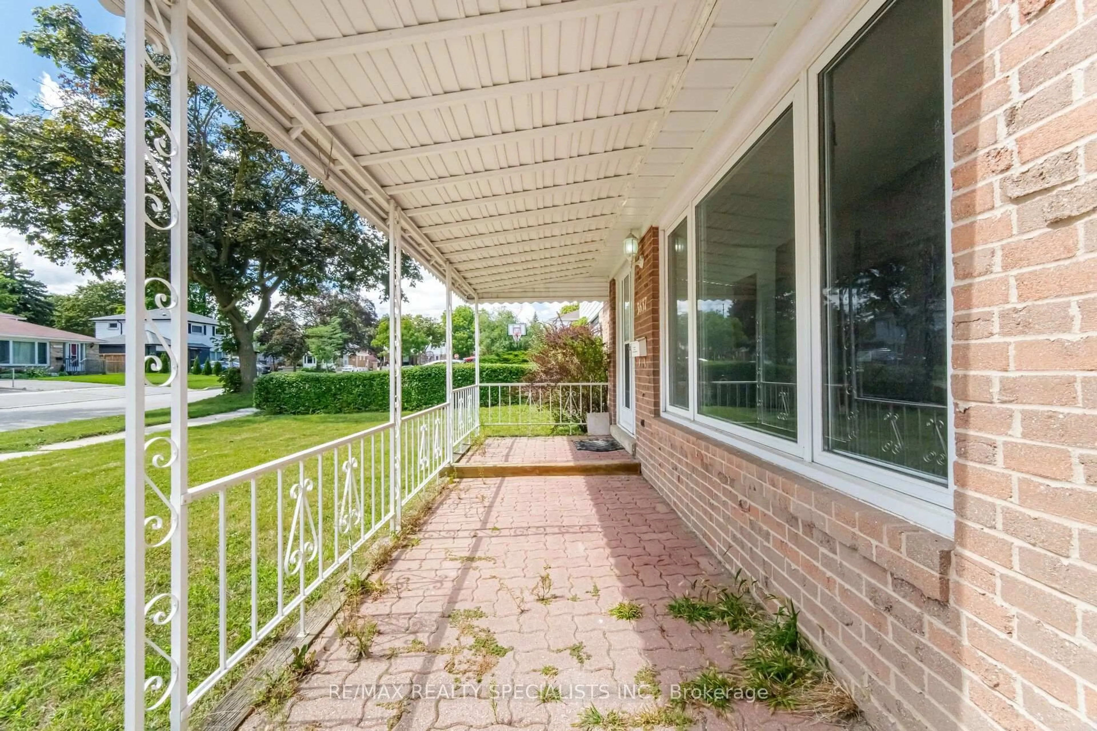 Patio, street for 3637 Chiplow Rd, Mississauga Ontario L4X 2R1