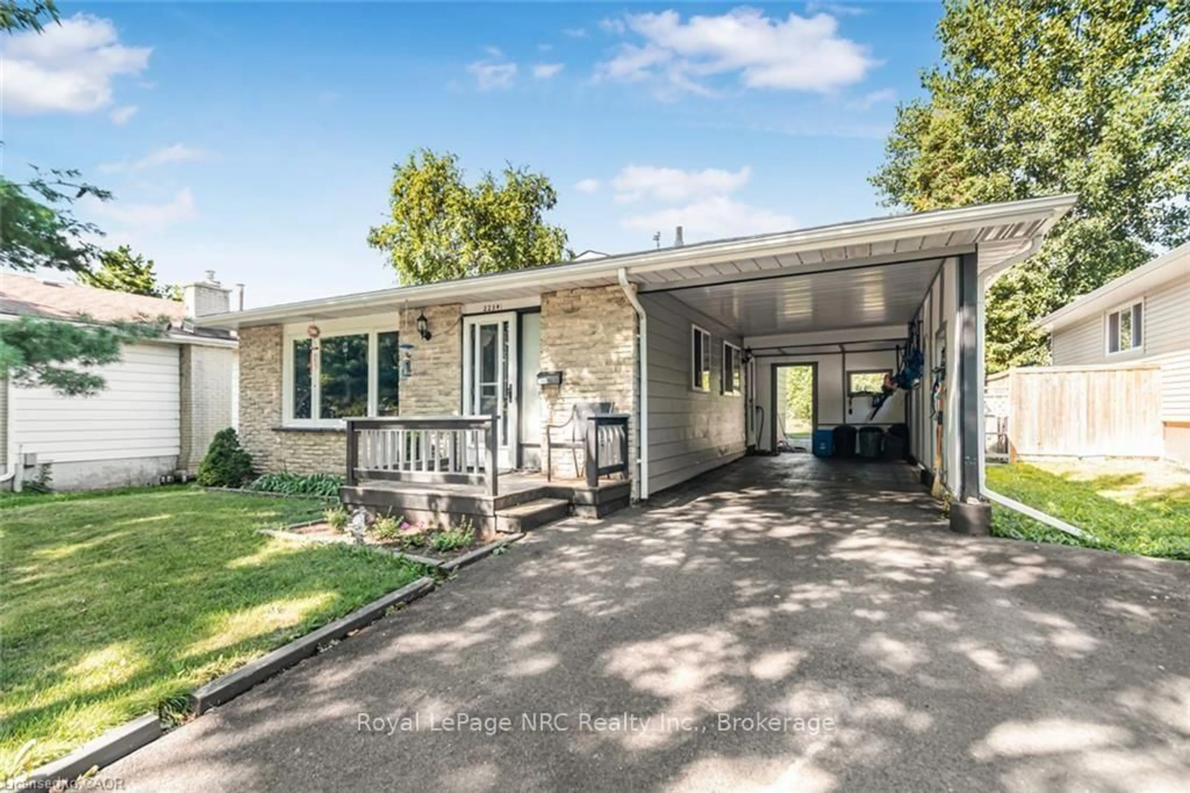 Home with vinyl exterior material, street for 2234 Sheffield Dr, Burlington Ontario L7P 2X1
