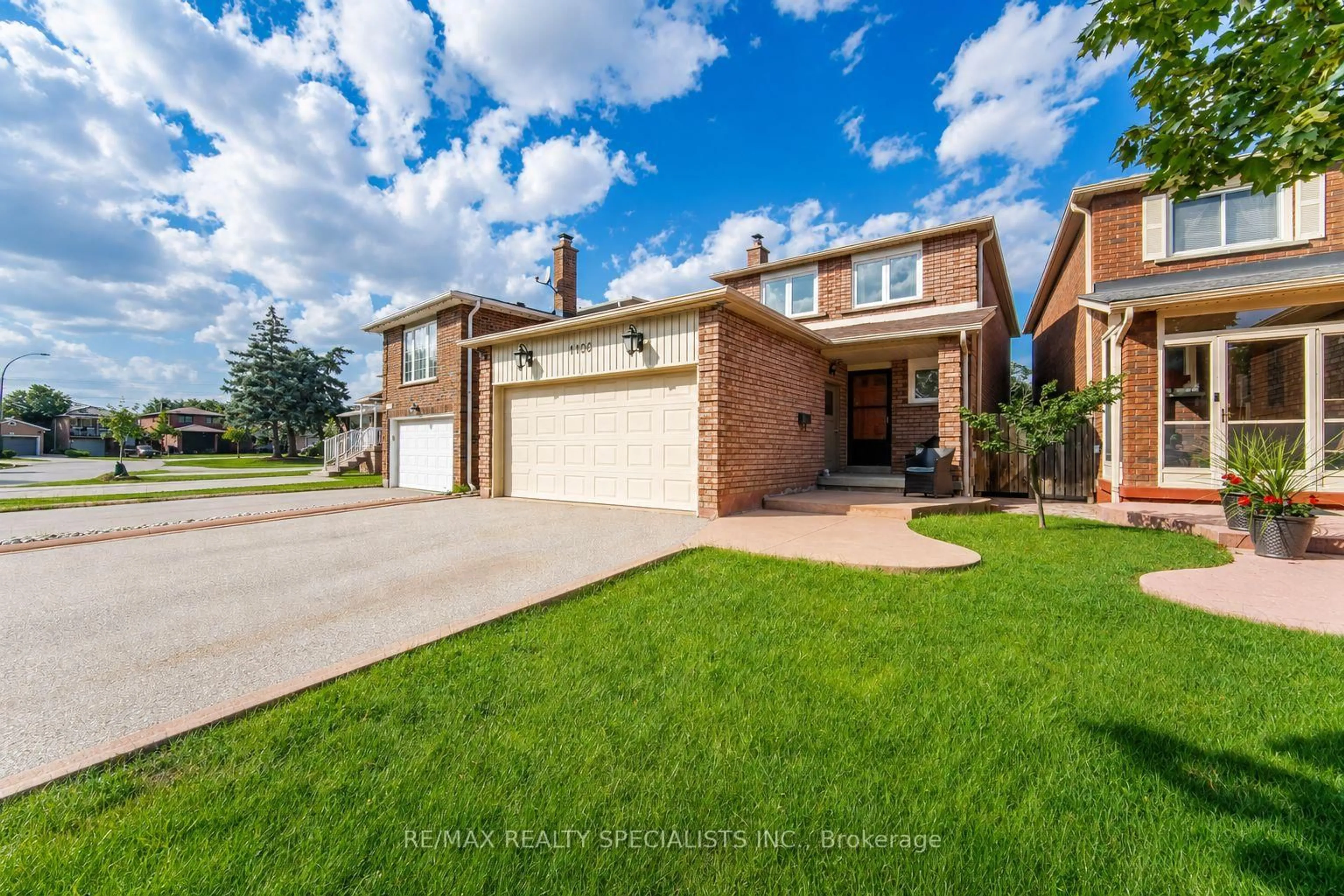 Home with brick exterior material, street for 1106 Highgate Pl, Mississauga Ontario L4W 3H4