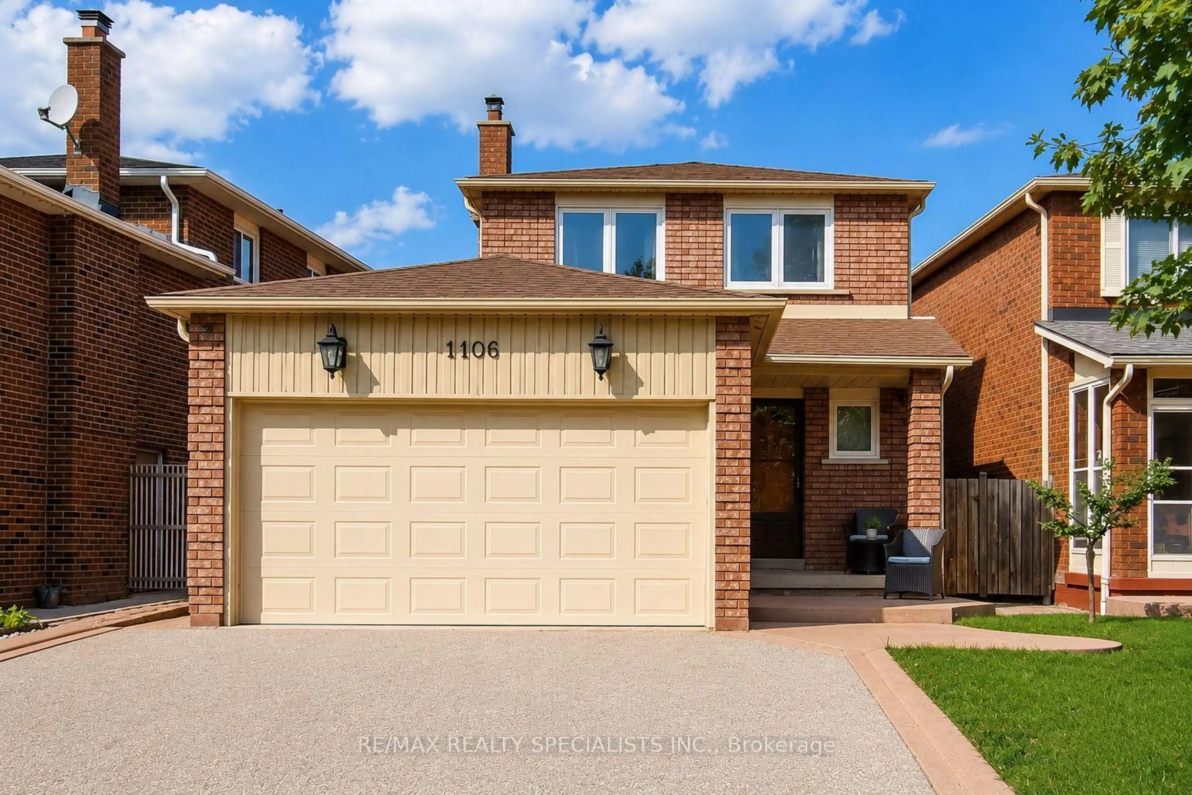 Home with brick exterior material, street for 1106 Highgate Pl, Mississauga Ontario L4W 3H4