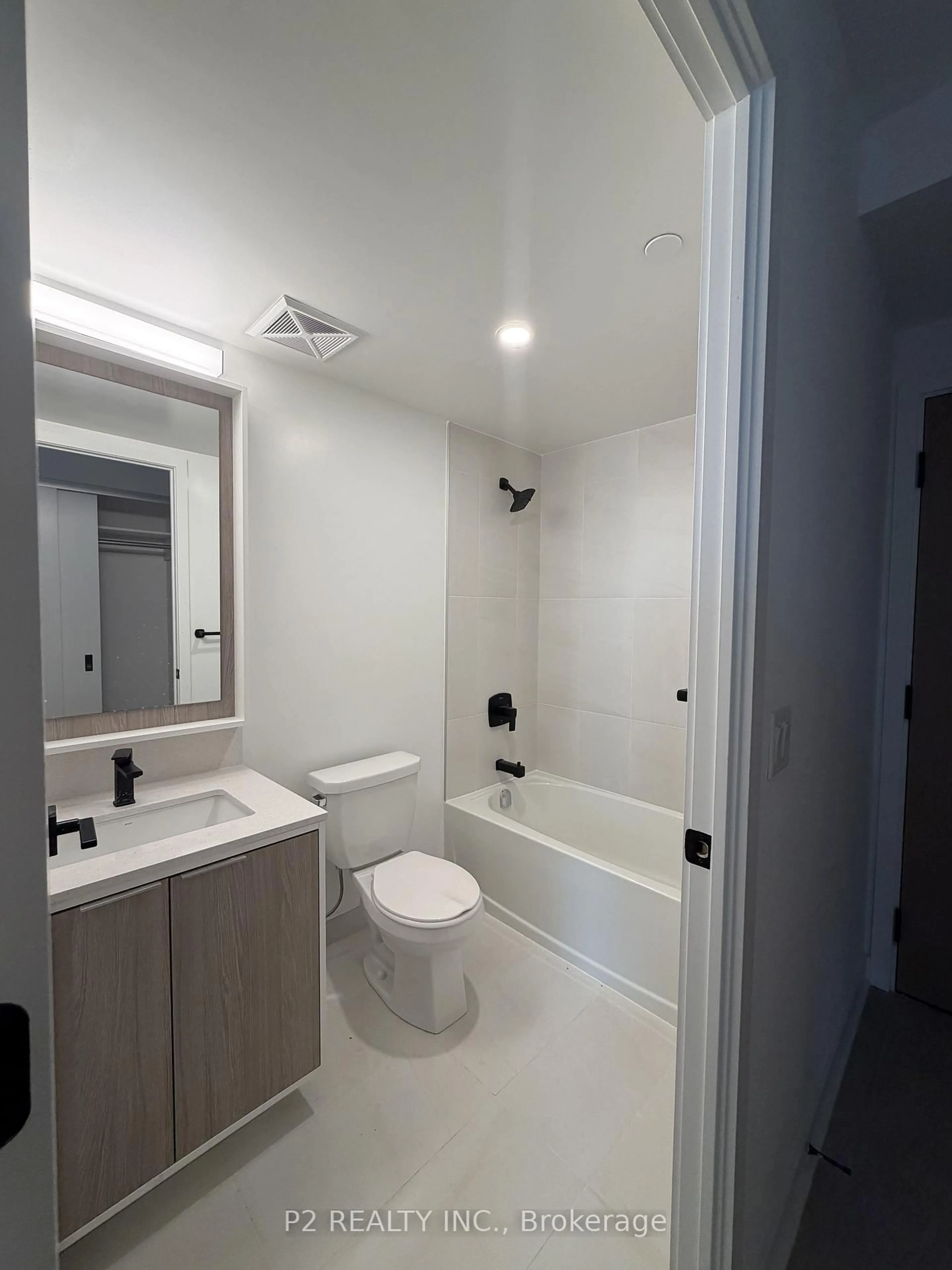 Standard bathroom, unknown for 36 Zorra St #628, Toronto Ontario M8Z 0G5