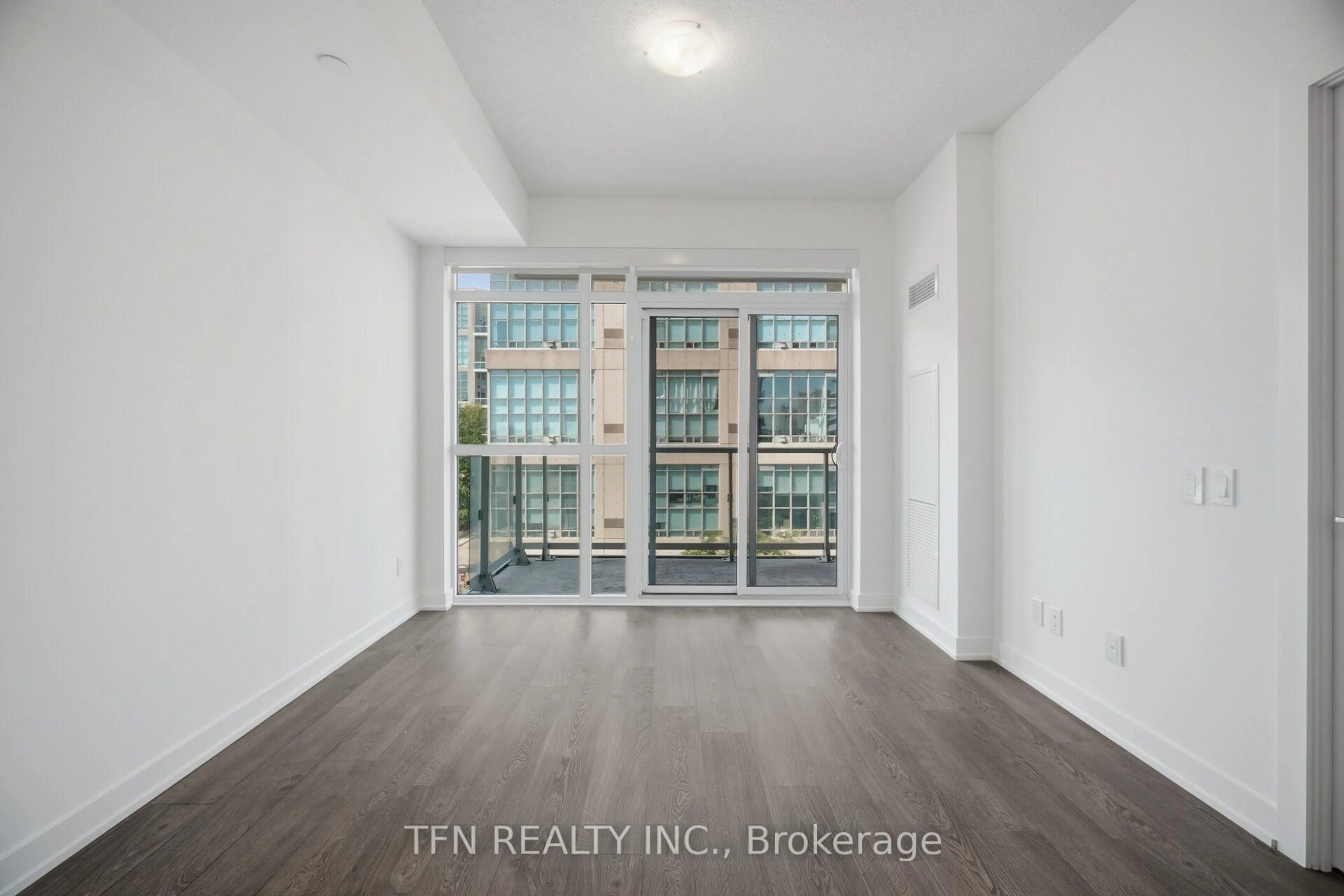 Indoor entryway for 251 Manitoba ST St, Toronto Ontario M8Y 0C7