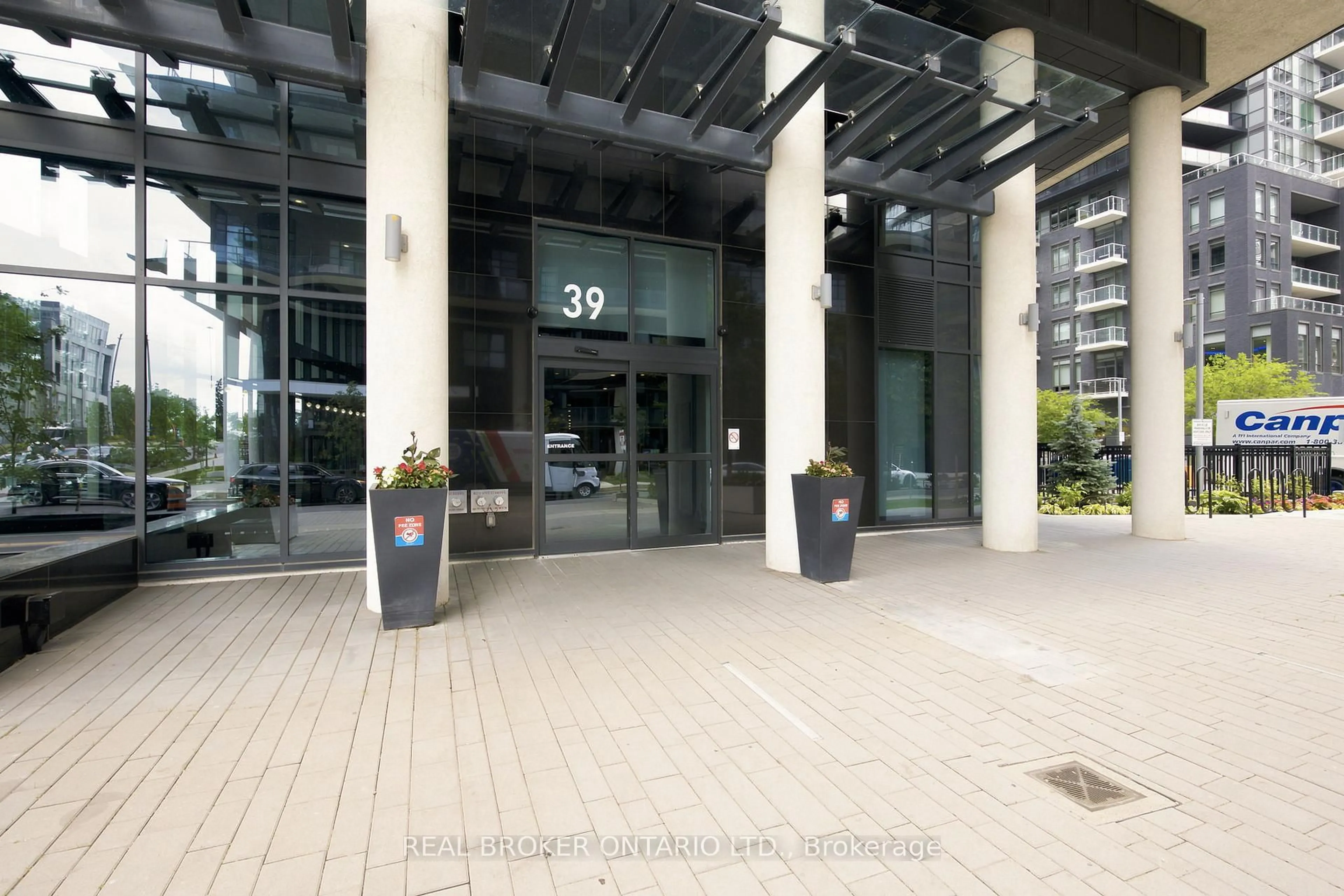 Indoor foyer for 39 Annie Craig Dr #PH06, Toronto Ontario M8V 0H1