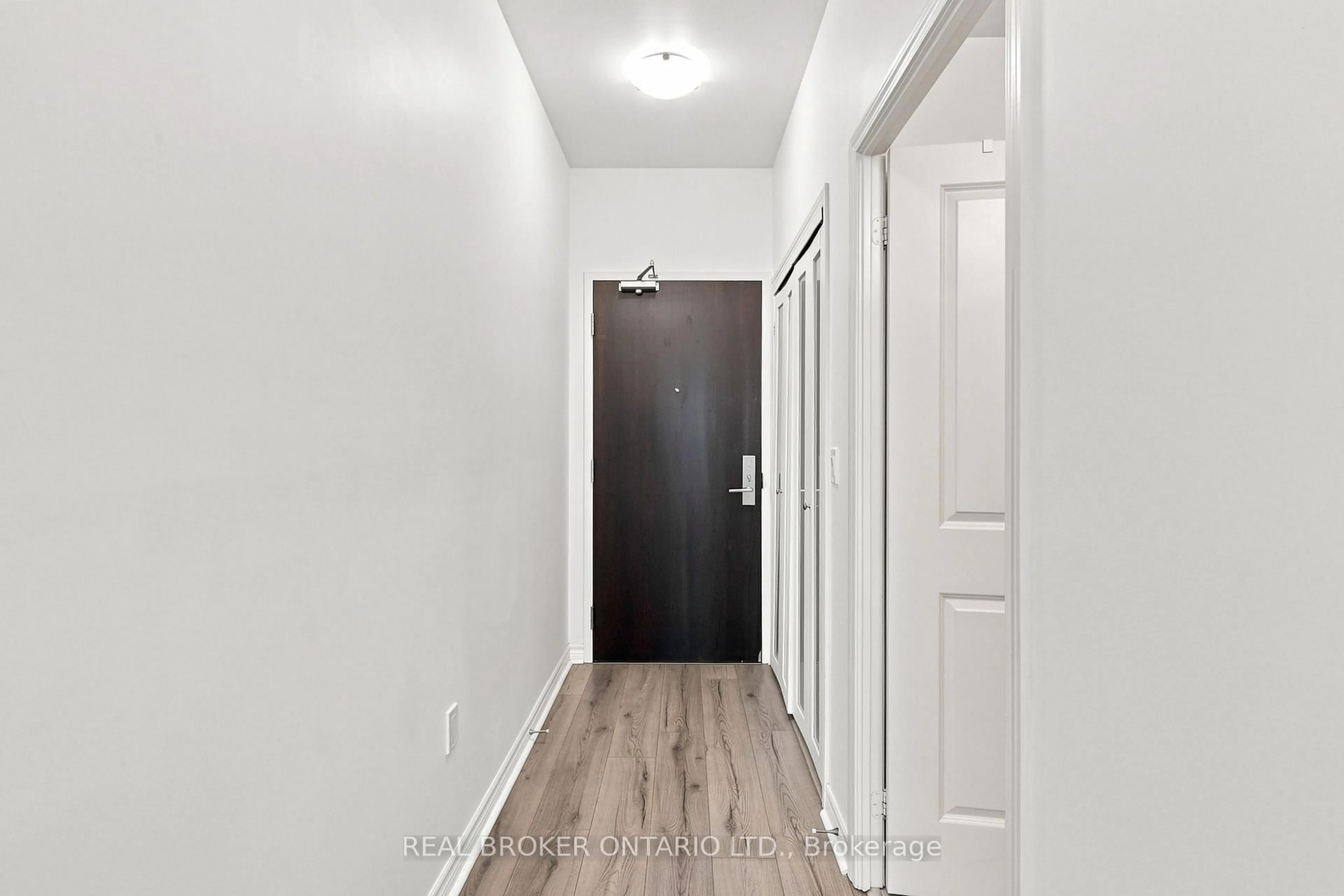 Indoor entryway for 39 Annie Craig Dr #PH06, Toronto Ontario M8V 0H1