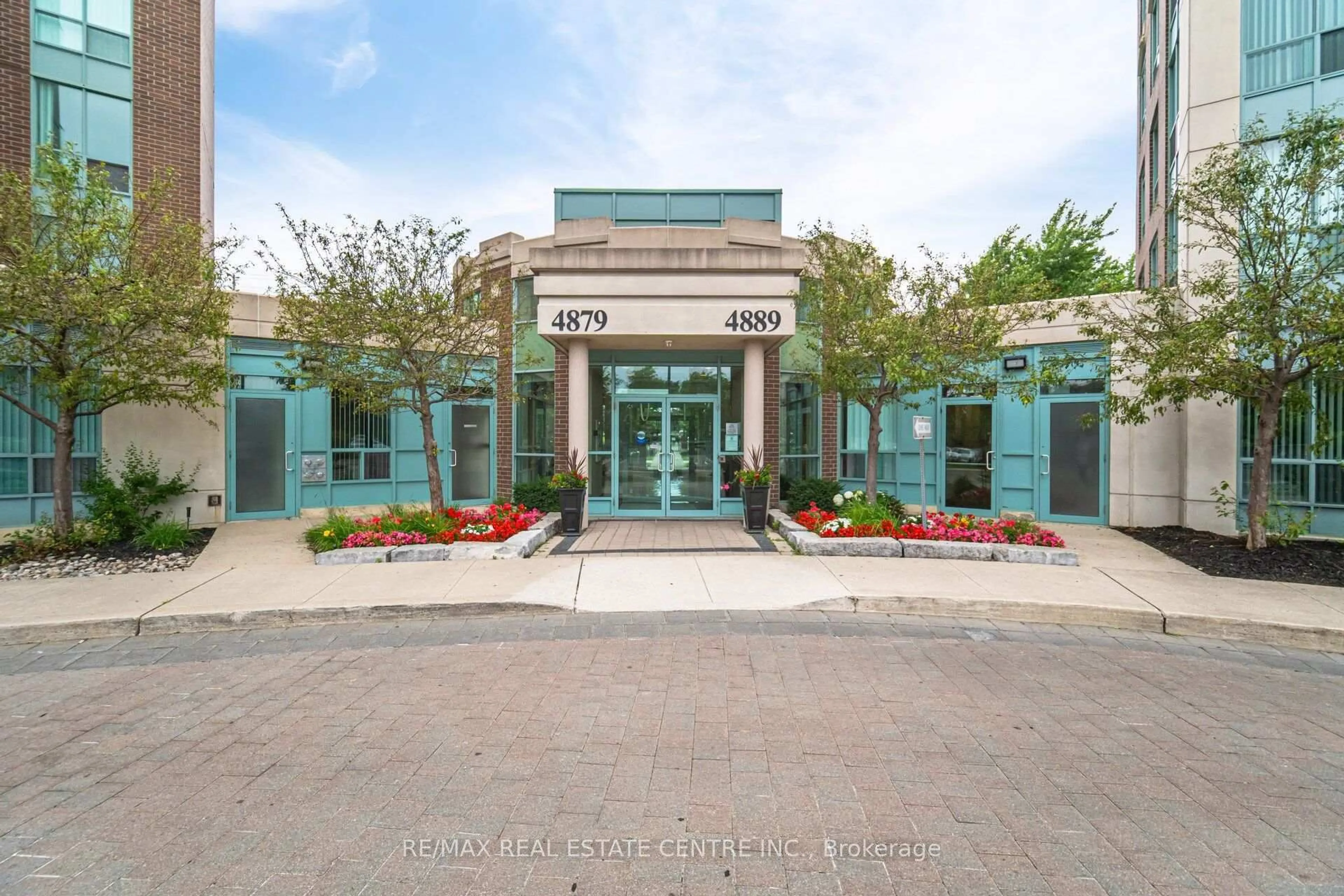 Indoor foyer for 4879 Kimbermount Ave #1509, Mississauga Ontario L5M 7R8