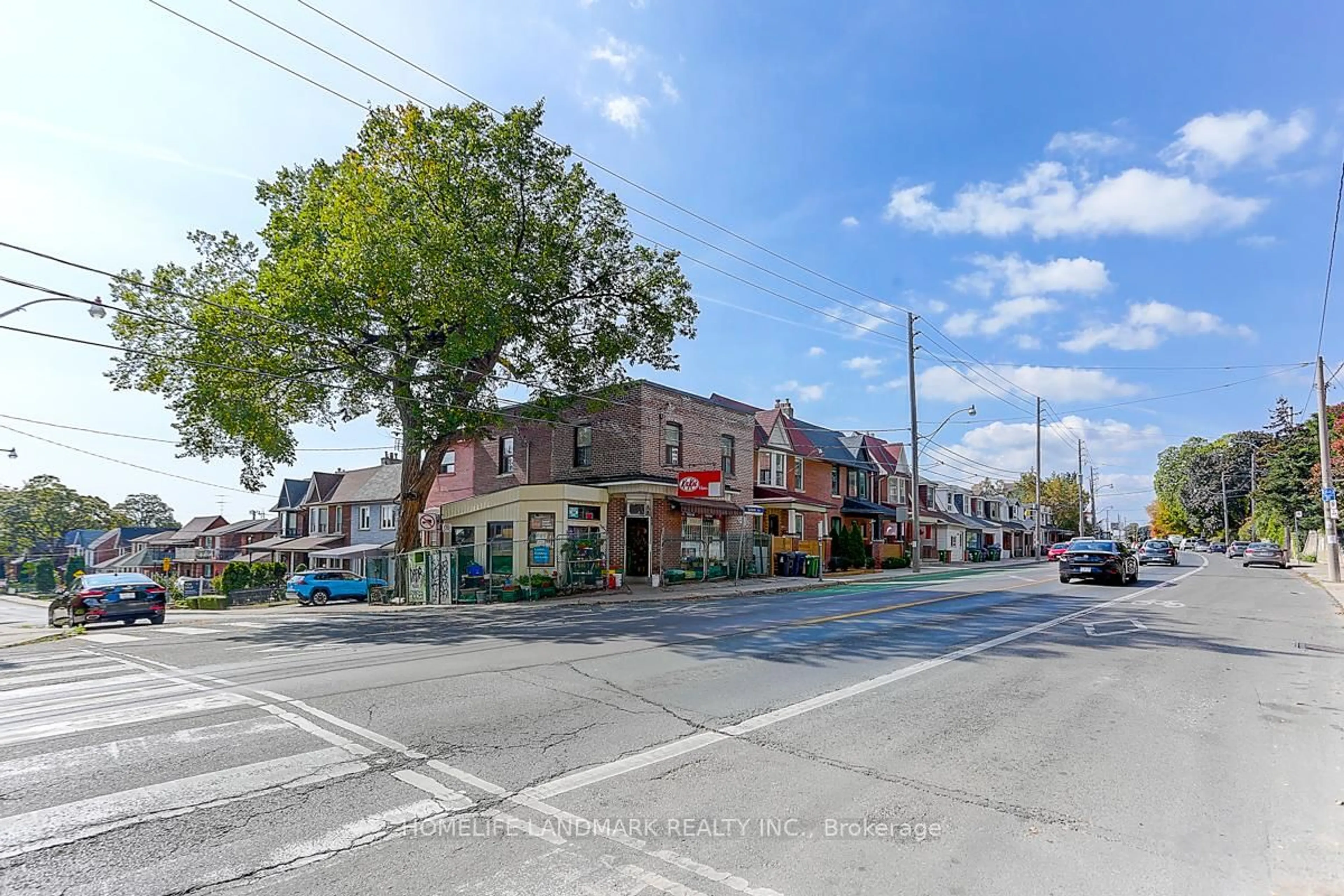 A pic from outside/outdoor area/front of a property/back of a property/a pic from drone, street for 1281 Davenport Rd, Toronto Ontario M6H 2H3