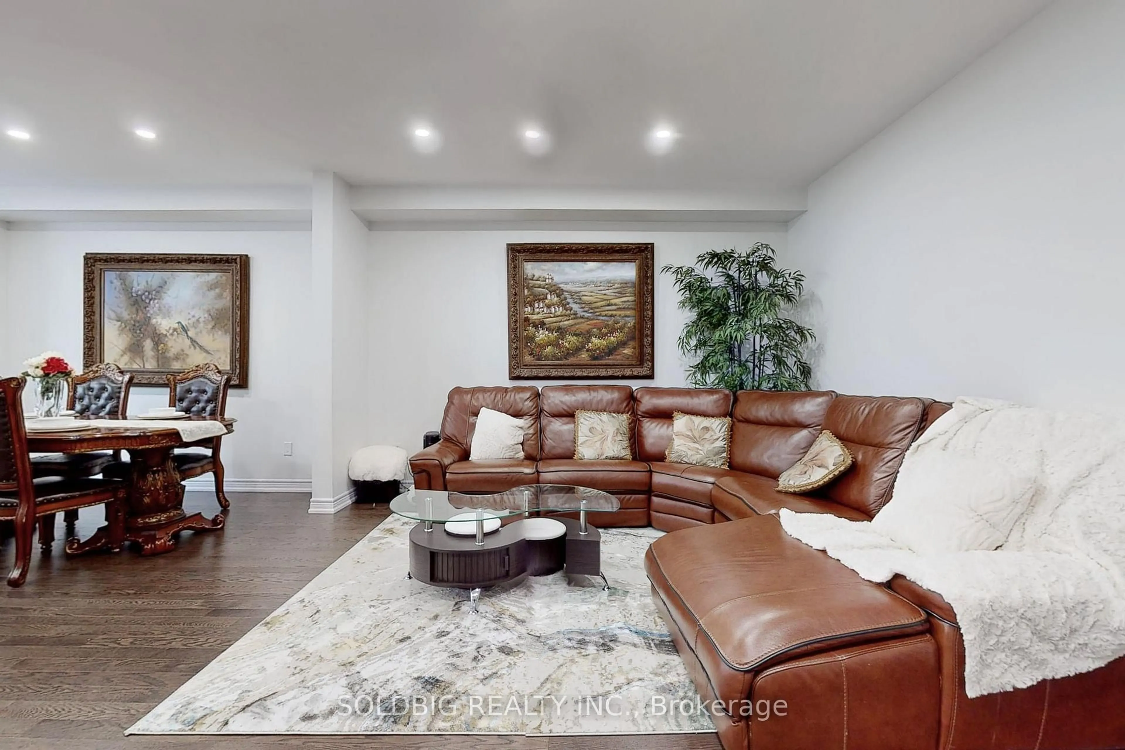 Living room with furniture, unknown for 1265 CHEE CHEE Landing, Milton Ontario L9E 1L2