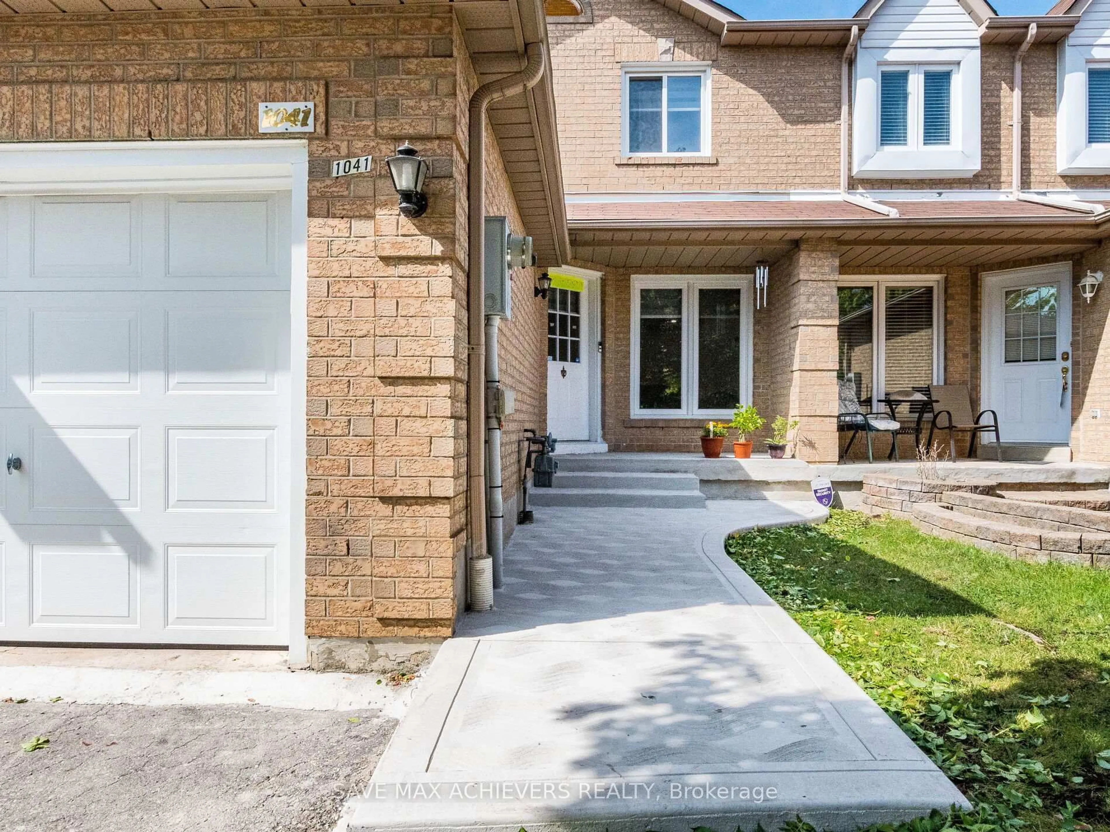 Home with brick exterior material, street for 1041 Blizzard Rd, Mississauga Ontario L5V 1T2