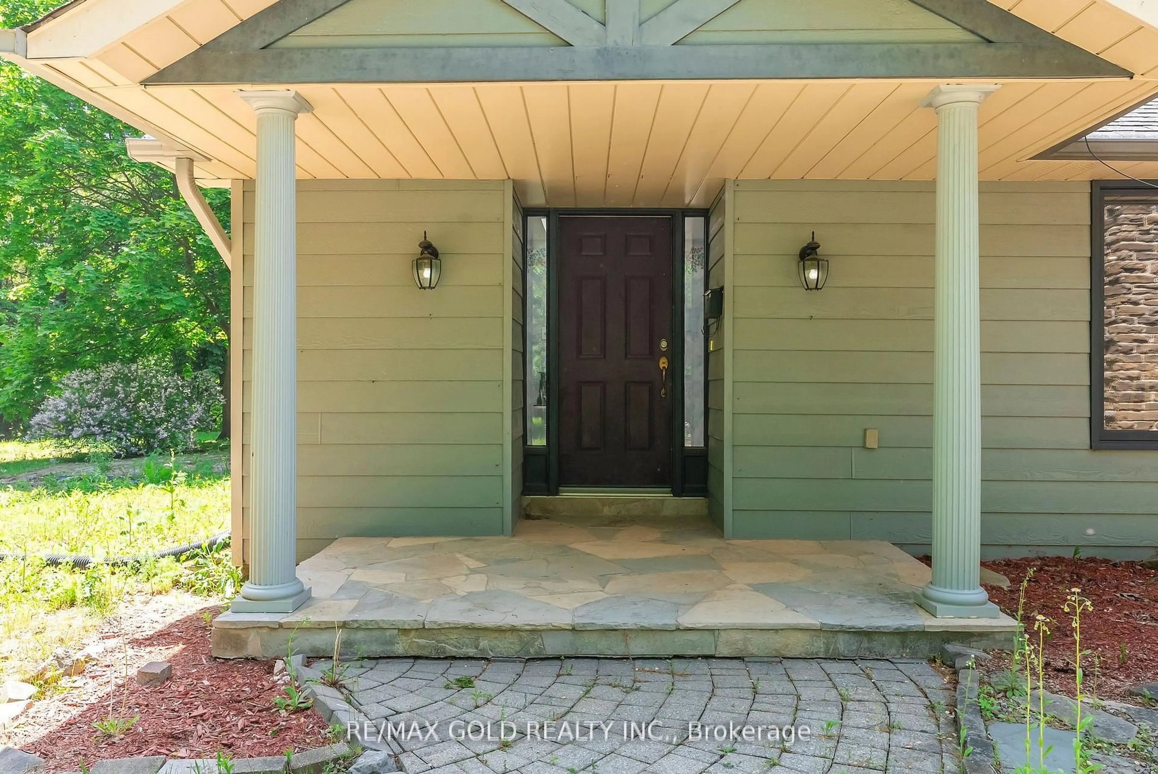 Indoor entryway for 1356 Oak Lane, Mississauga Ontario L5H 2X7
