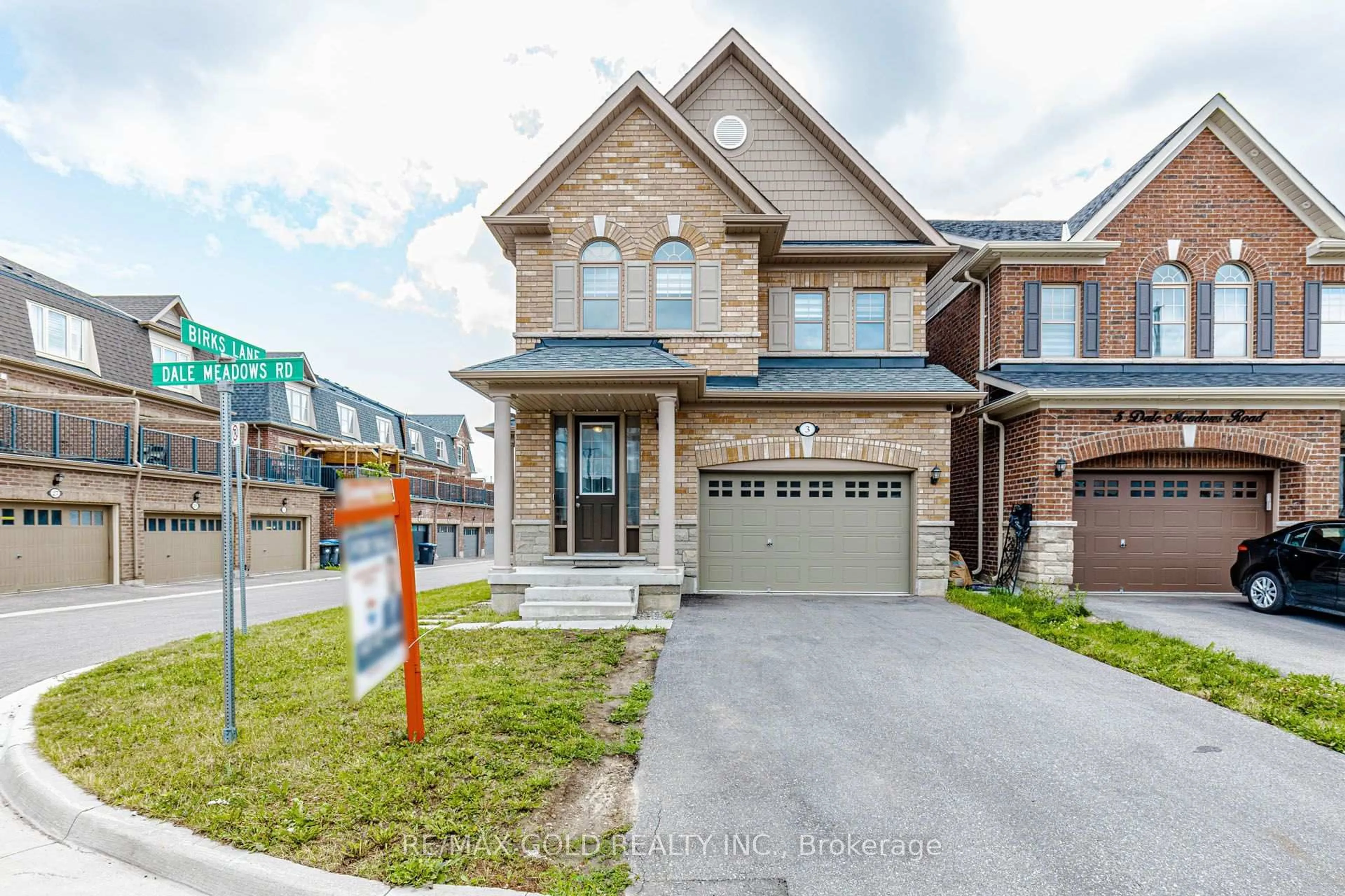 Home with brick exterior material, street for 3 DALE MEADOWS Rd, Brampton Ontario L7A 4Z9