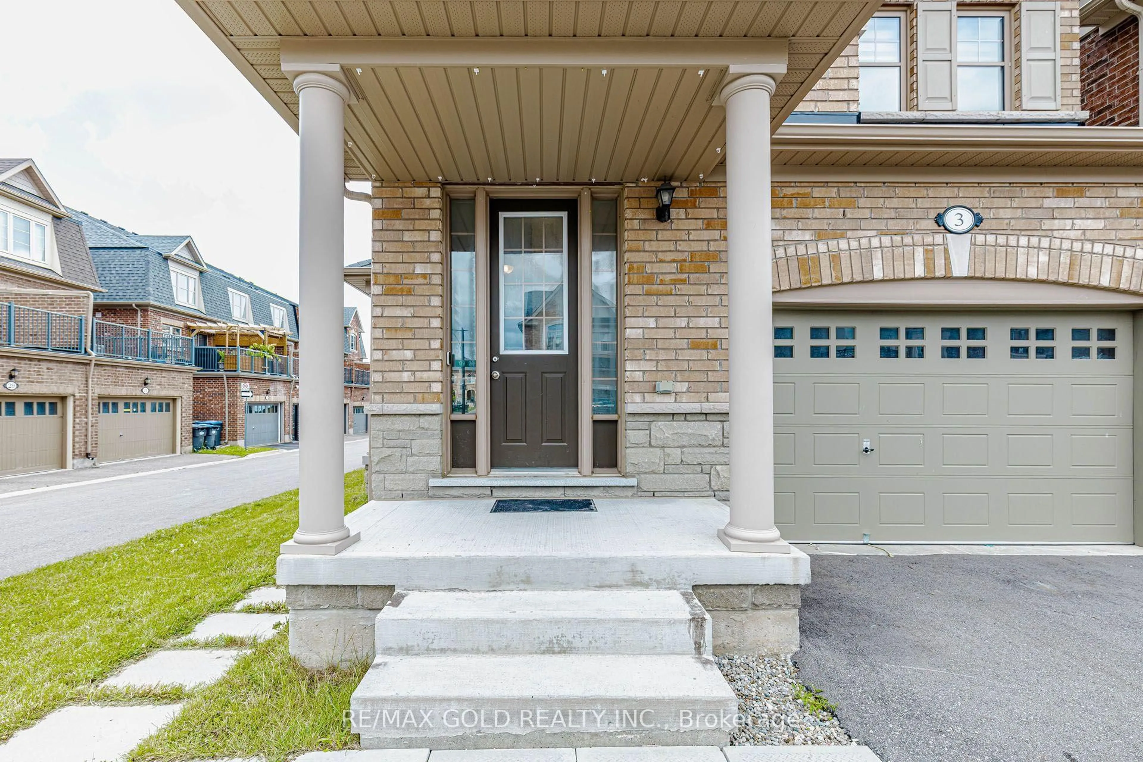 Unknown for 3 DALE MEADOWS Rd, Brampton Ontario L7A 4Z9