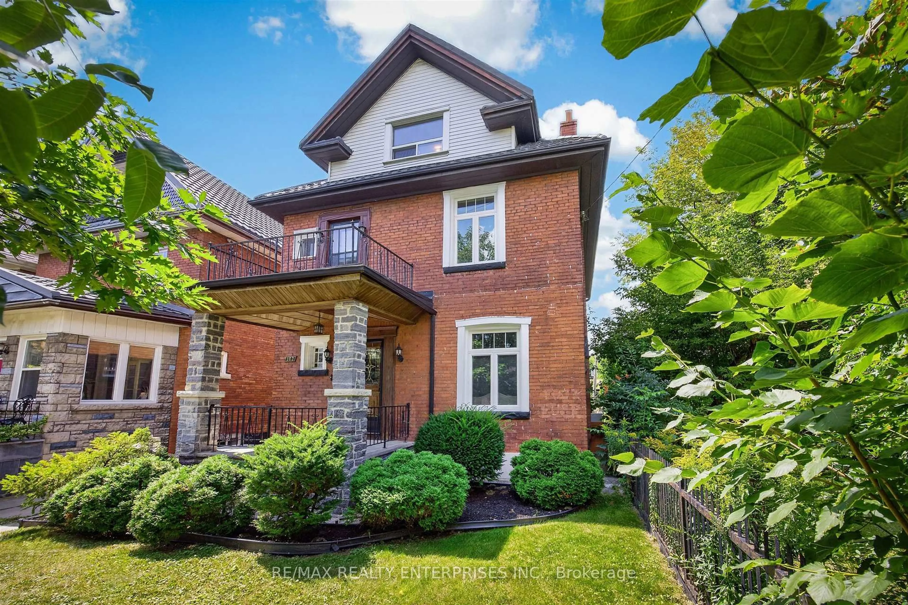 Home with brick exterior material, building for 162 Mavety St, Toronto Ontario M6P 2L9