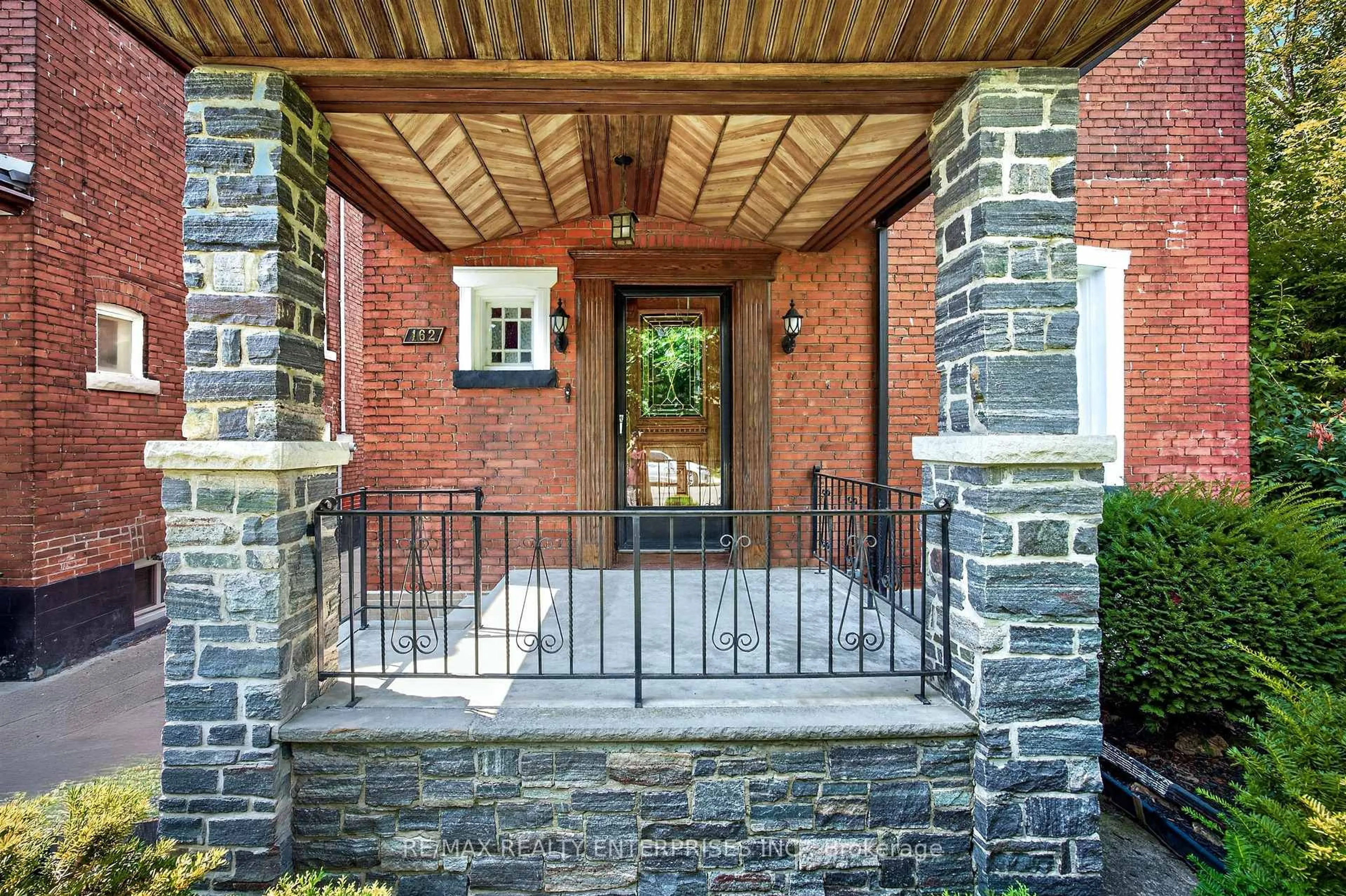 Indoor entryway for 162 Mavety St, Toronto Ontario M6P 2L9