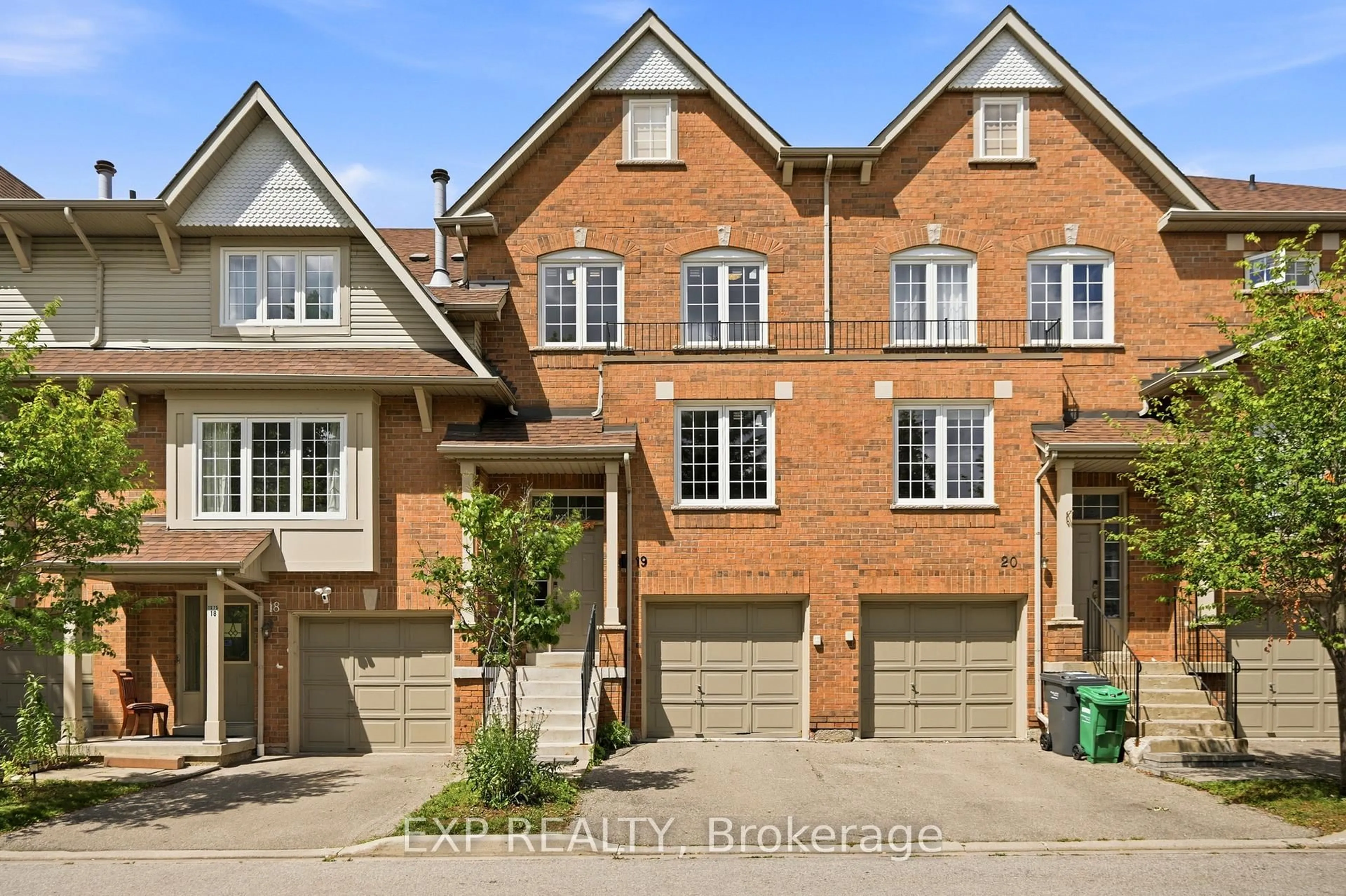 Home with brick exterior material, street for 1575 South Parade Crt #19, Mississauga Ontario L5M 6E9