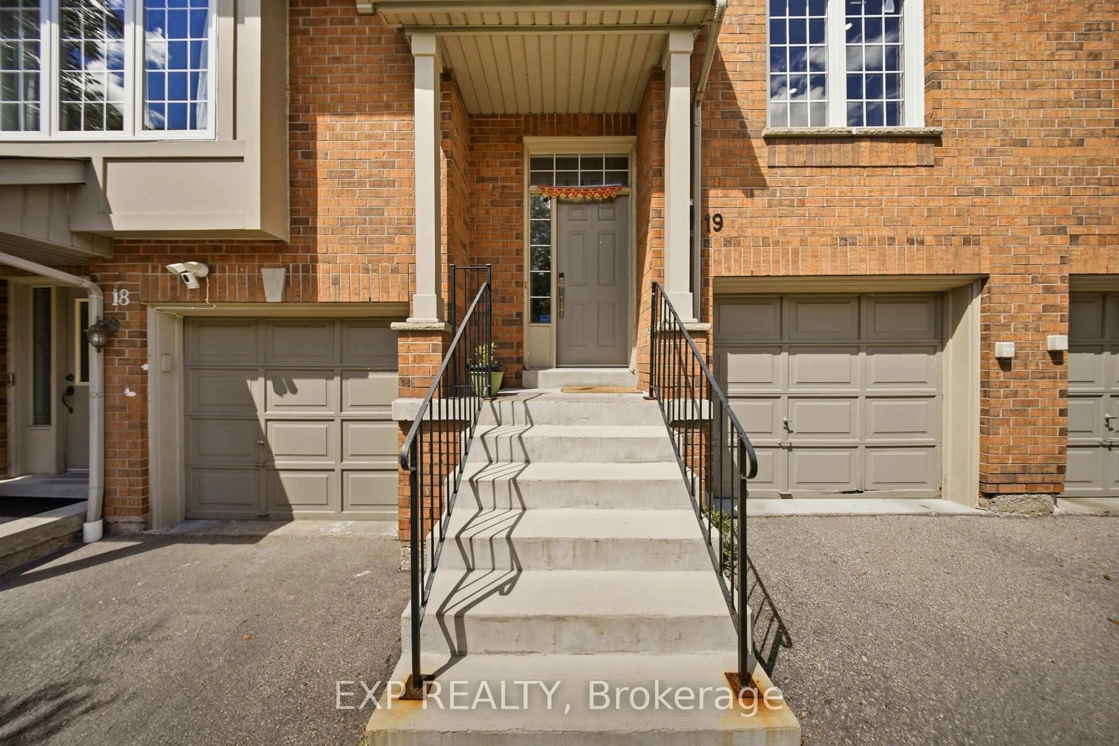 Indoor entryway for 1575 South Parade Crt #19, Mississauga Ontario L5M 6E9