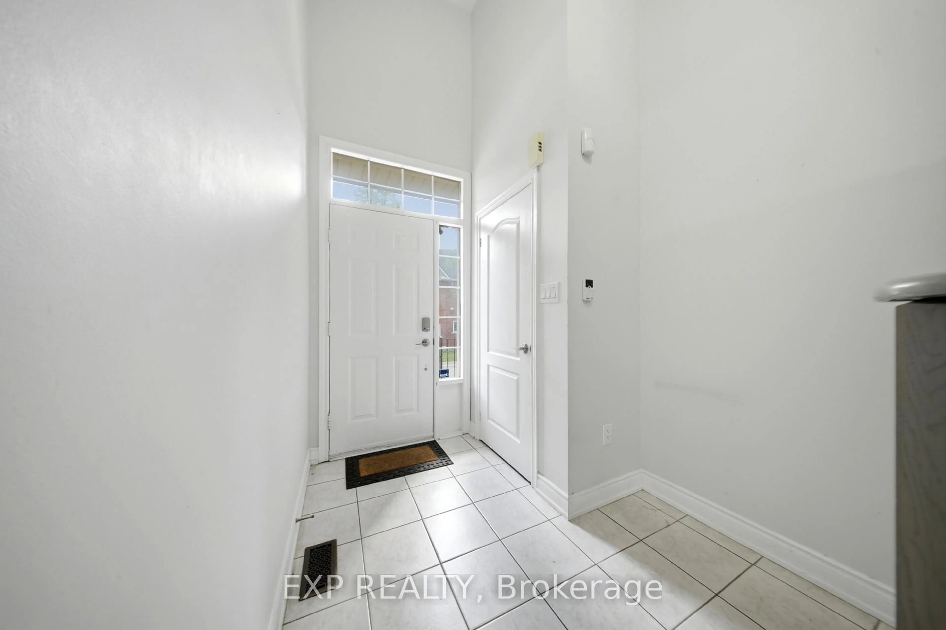 Indoor entryway for 1575 South Parade Crt #19, Mississauga Ontario L5M 6E9