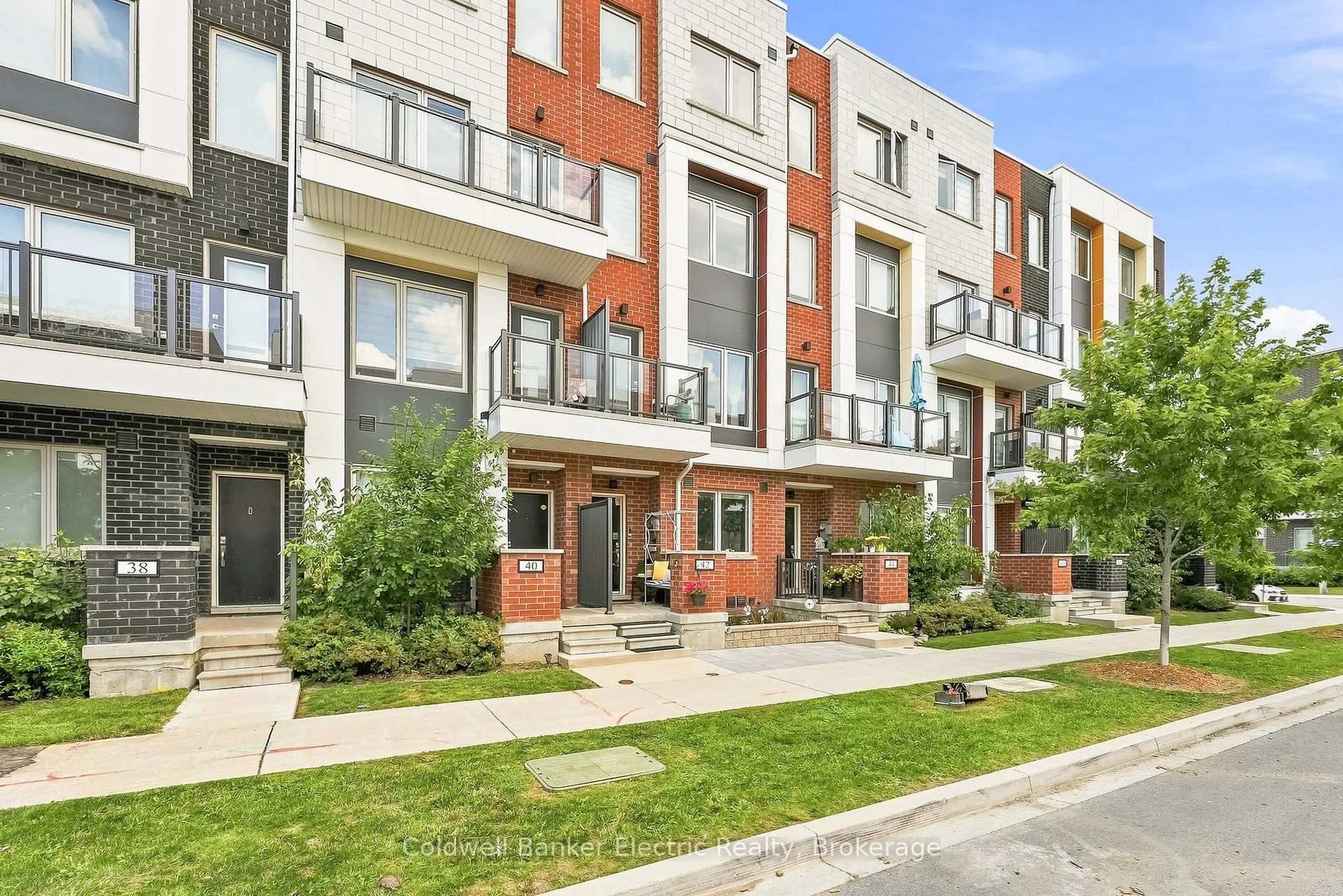 Patio, street for 42 William Duncan Rd, Toronto Ontario M3K 0C5