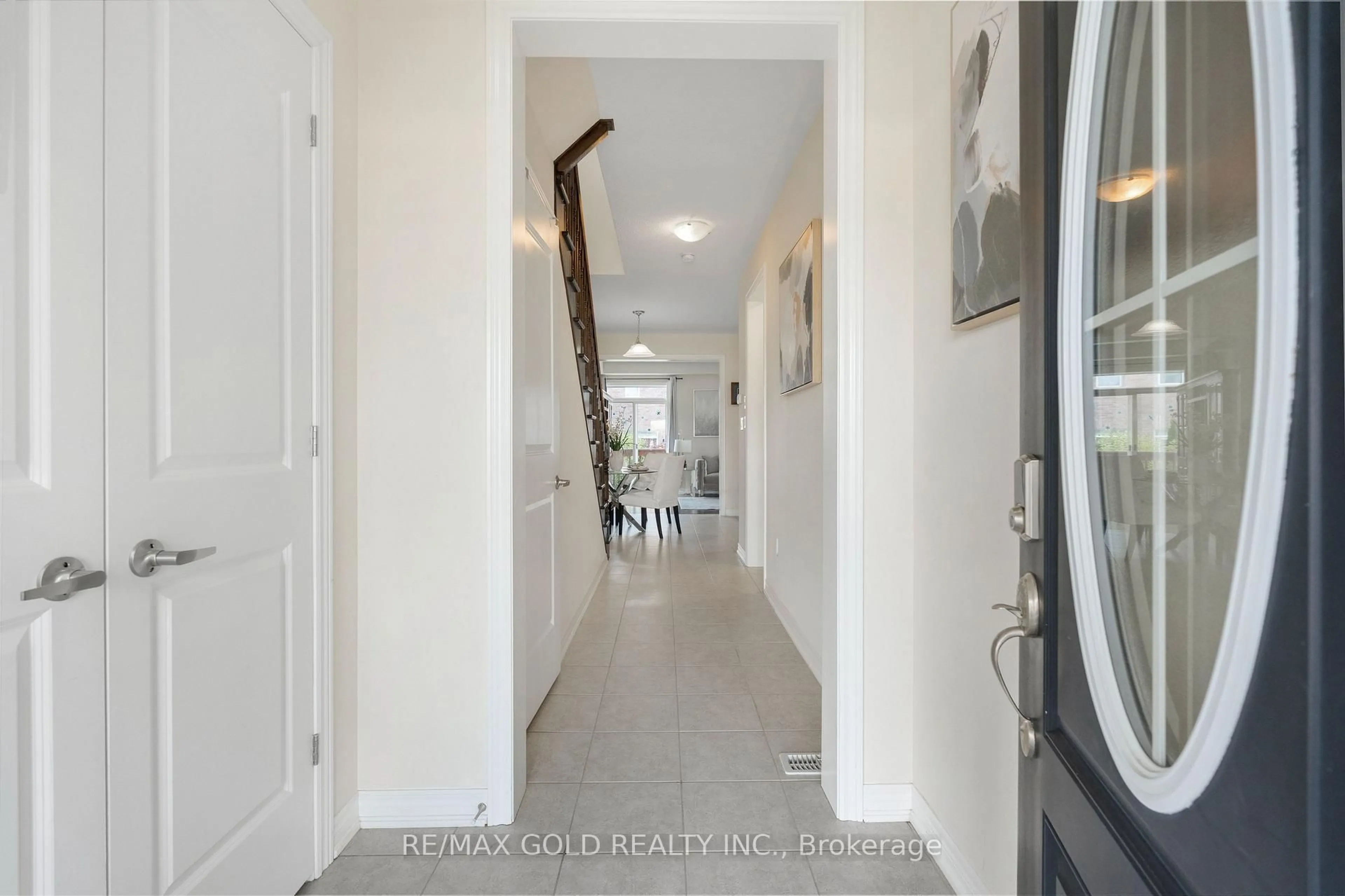 Indoor entryway for 15 Antibes Dr, Brampton Ontario L6X 5H4