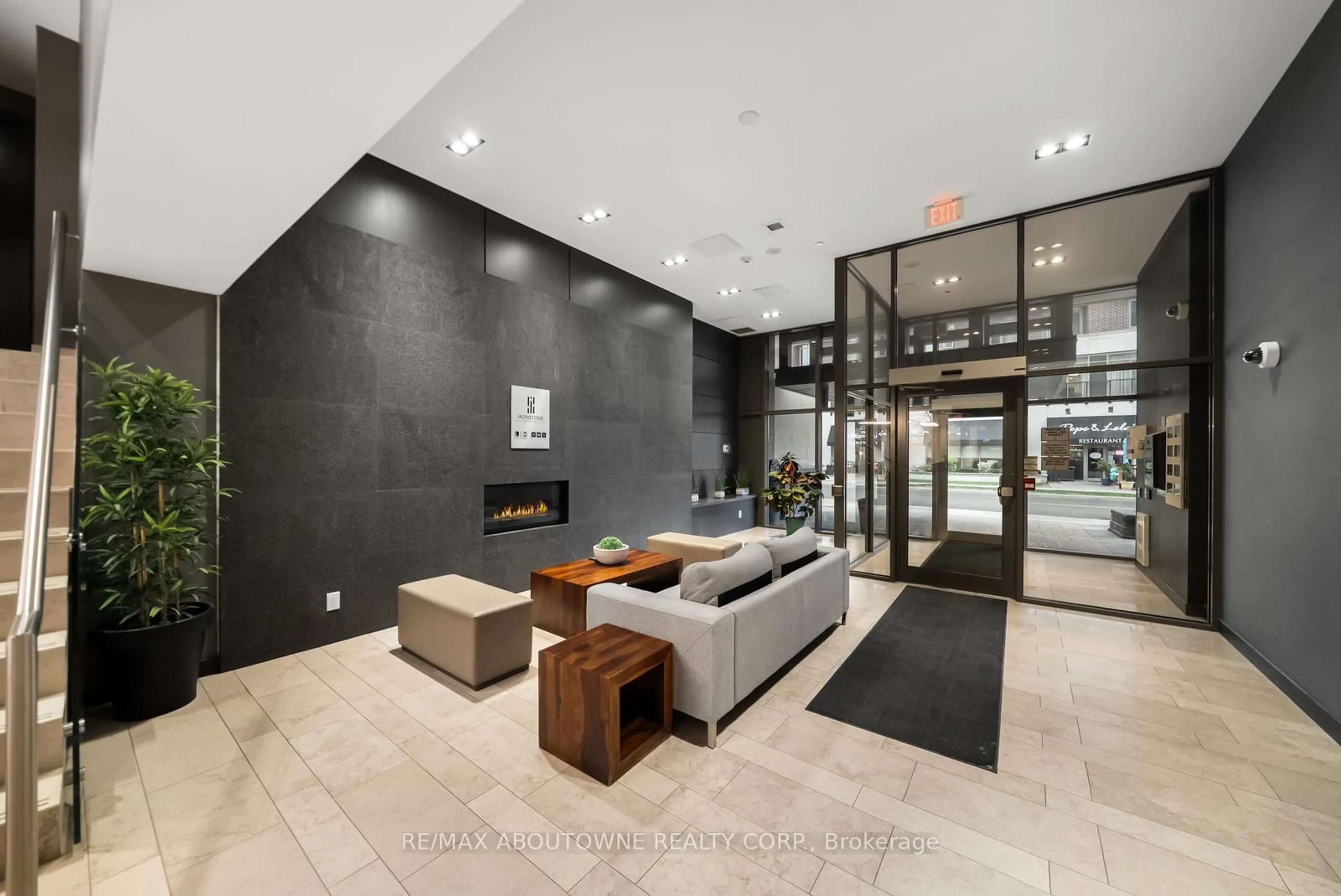 Lobby for 1940 Ironstone Dr #808, Burlington Ontario L7L 0E4