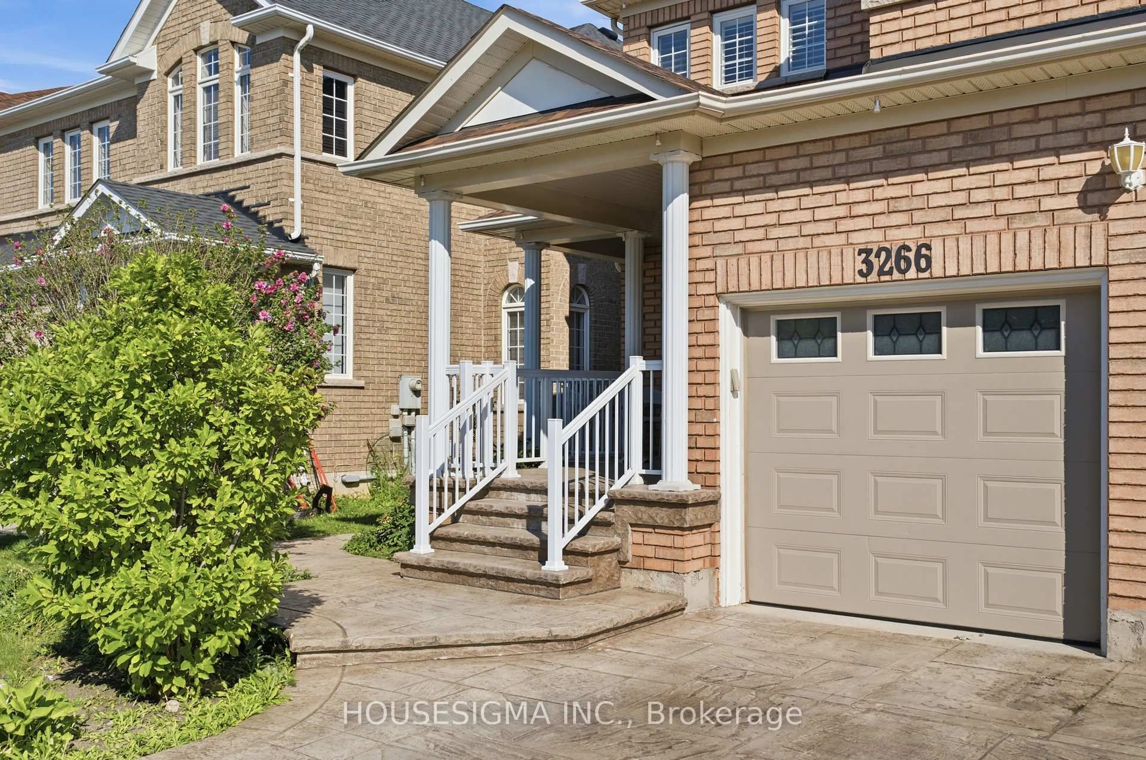 Home with brick exterior material, street for 3266 Weatherford Rd, Mississauga Ontario L5M 7X6