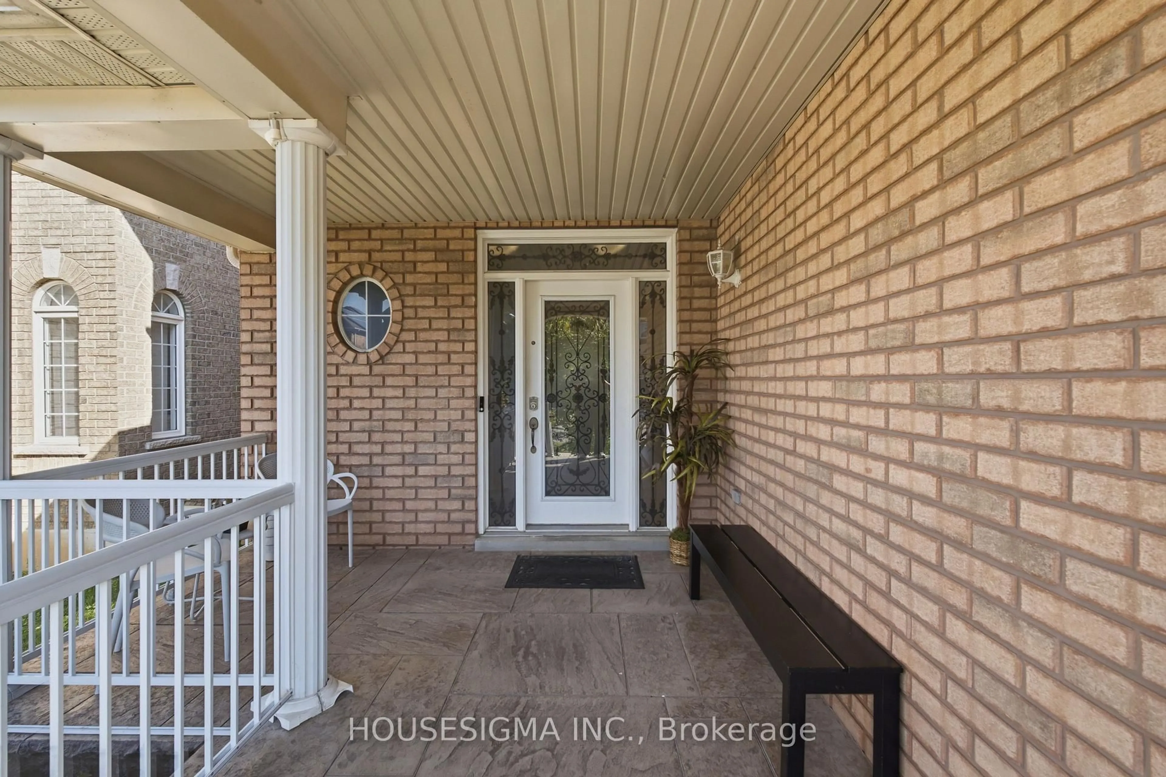 Indoor entryway for 3266 Weatherford Rd, Mississauga Ontario L5M 7X6