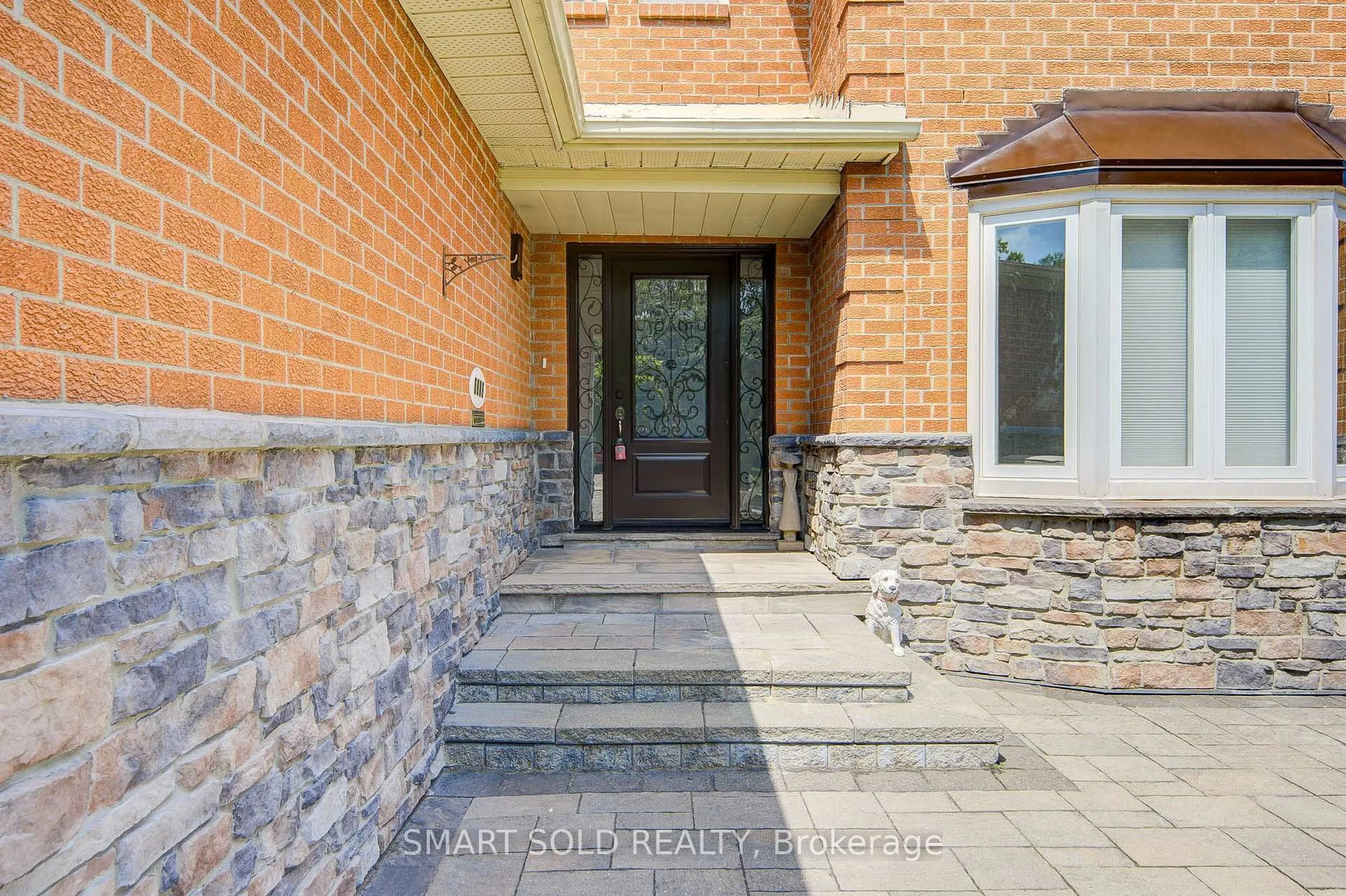Unknown for 5818 Turney Dr, Mississauga Ontario L5M 2R8