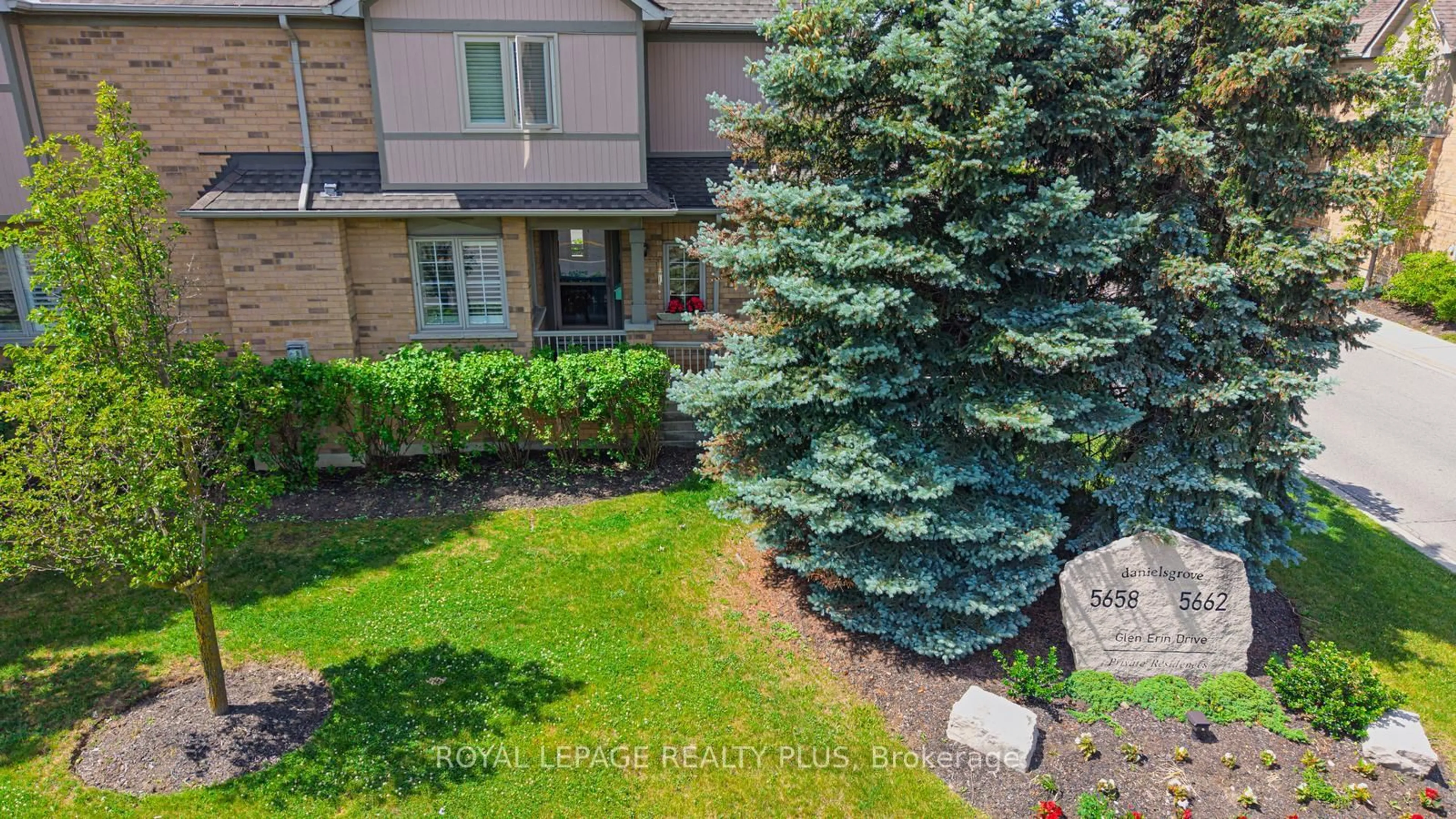 A pic from outside/outdoor area/front of a property/back of a property/a pic from drone, street for 5658 Glen Erin Dr #1, Mississauga Ontario L5M 6C4