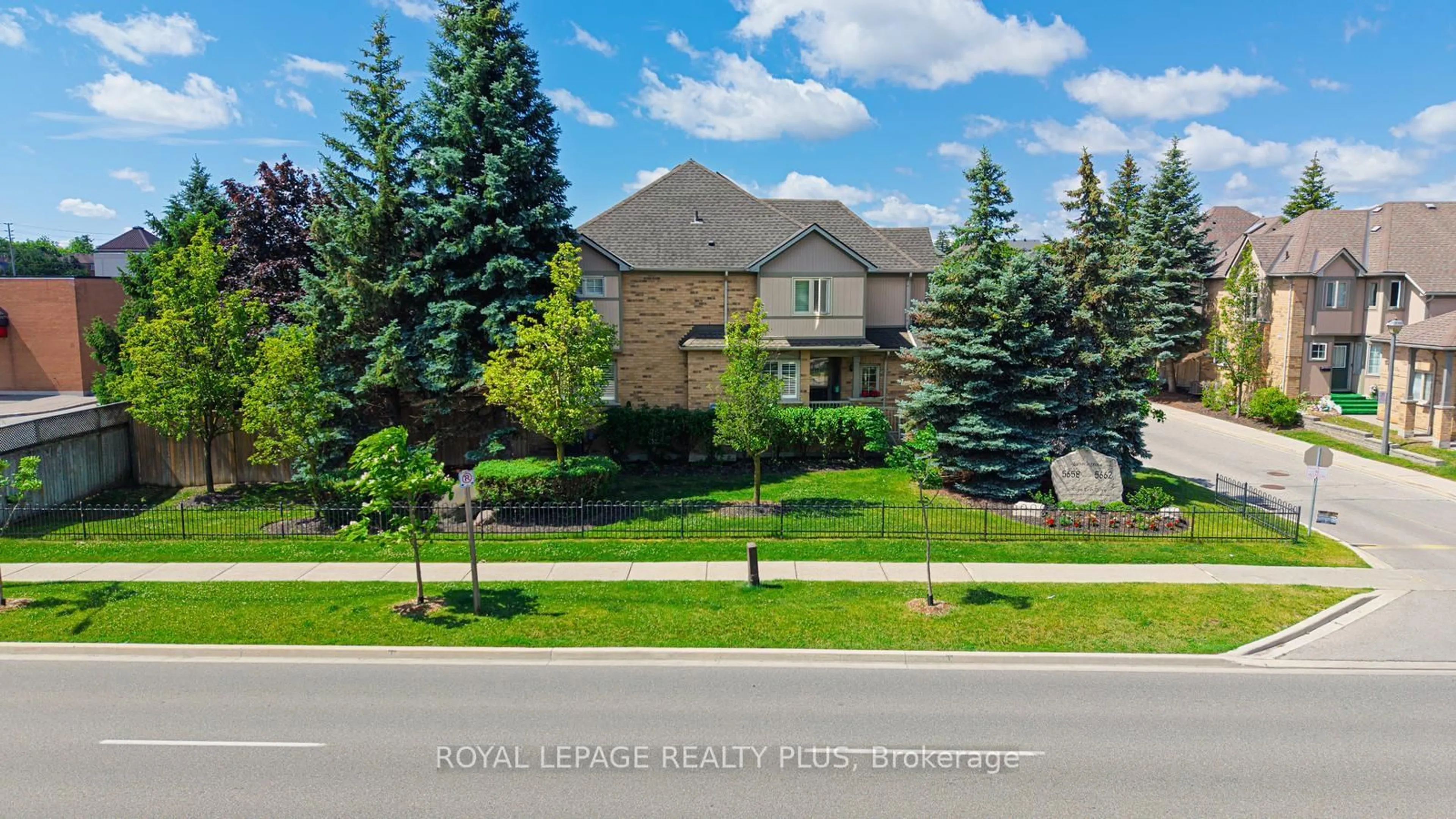 A pic from outside/outdoor area/front of a property/back of a property/a pic from drone, street for 5658 Glen Erin Dr #1, Mississauga Ontario L5M 6C4