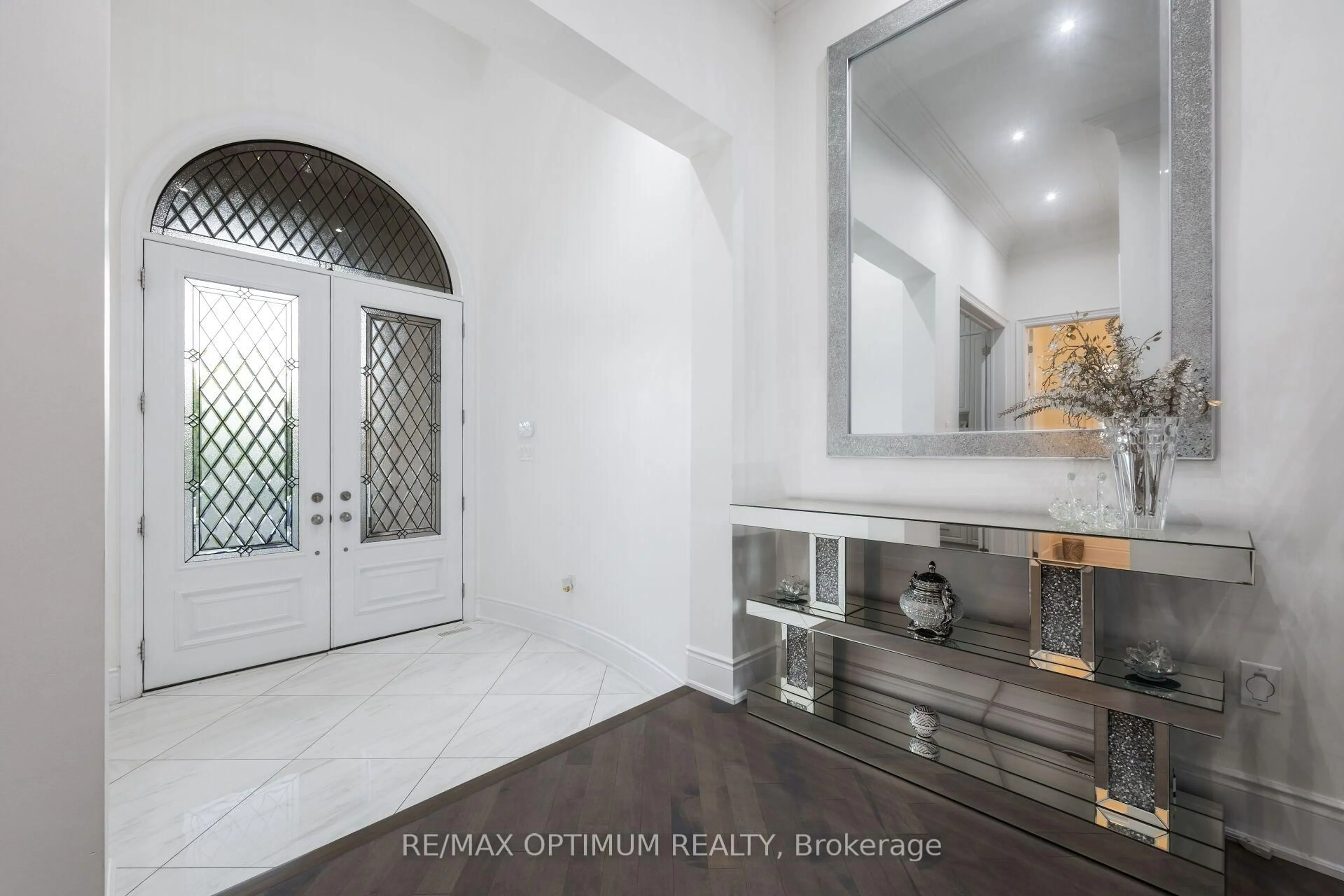 Indoor entryway for 37 Elbern Markell Dr, Brampton Ontario L6X 2X6