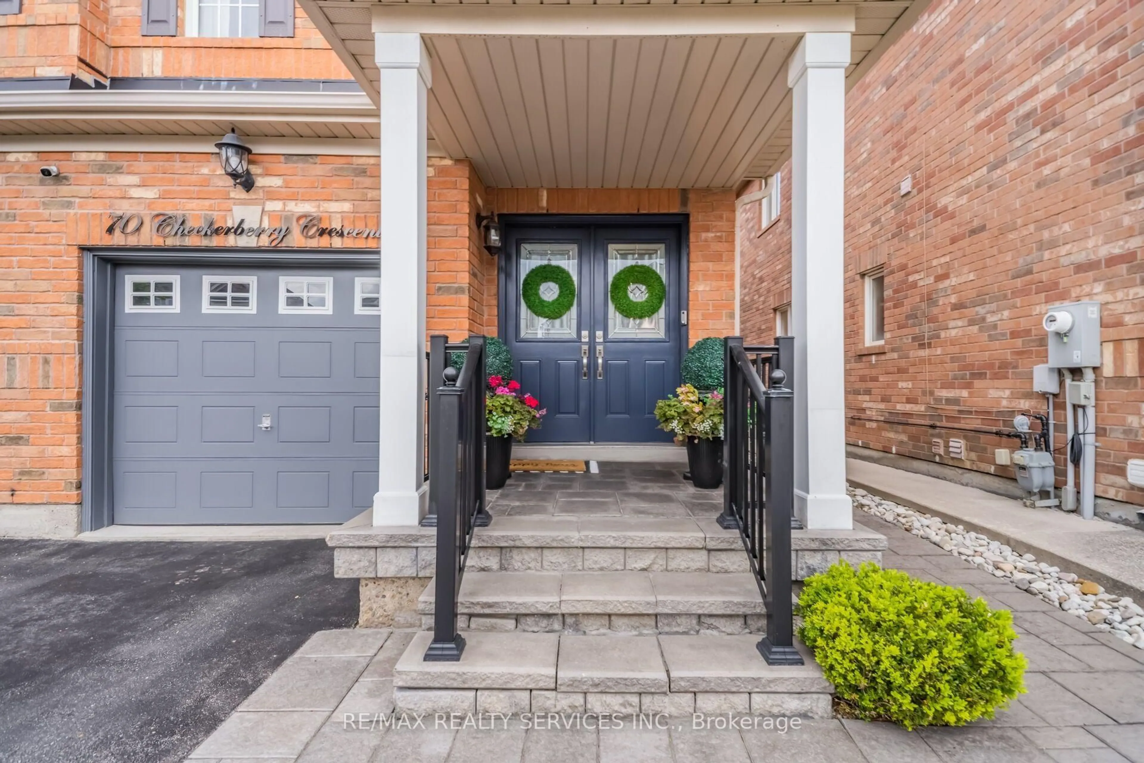 Indoor entryway for 70 Checkerberry Cres, Brampton Ontario L6R 3P8