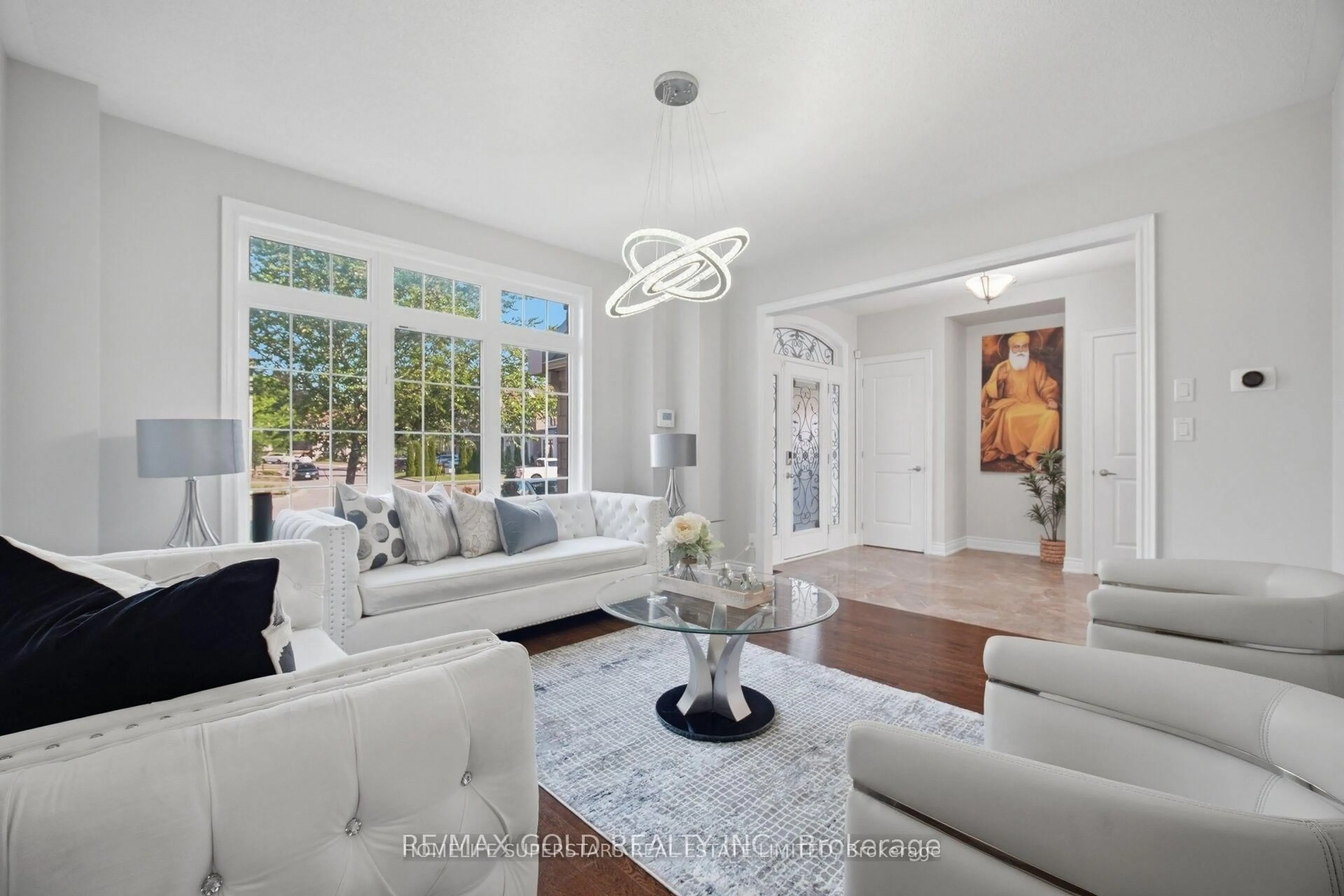 Living room with furniture, ceramic/tile floor for 14 Ayrshire Crt, Brampton Ontario L6Z 0G6