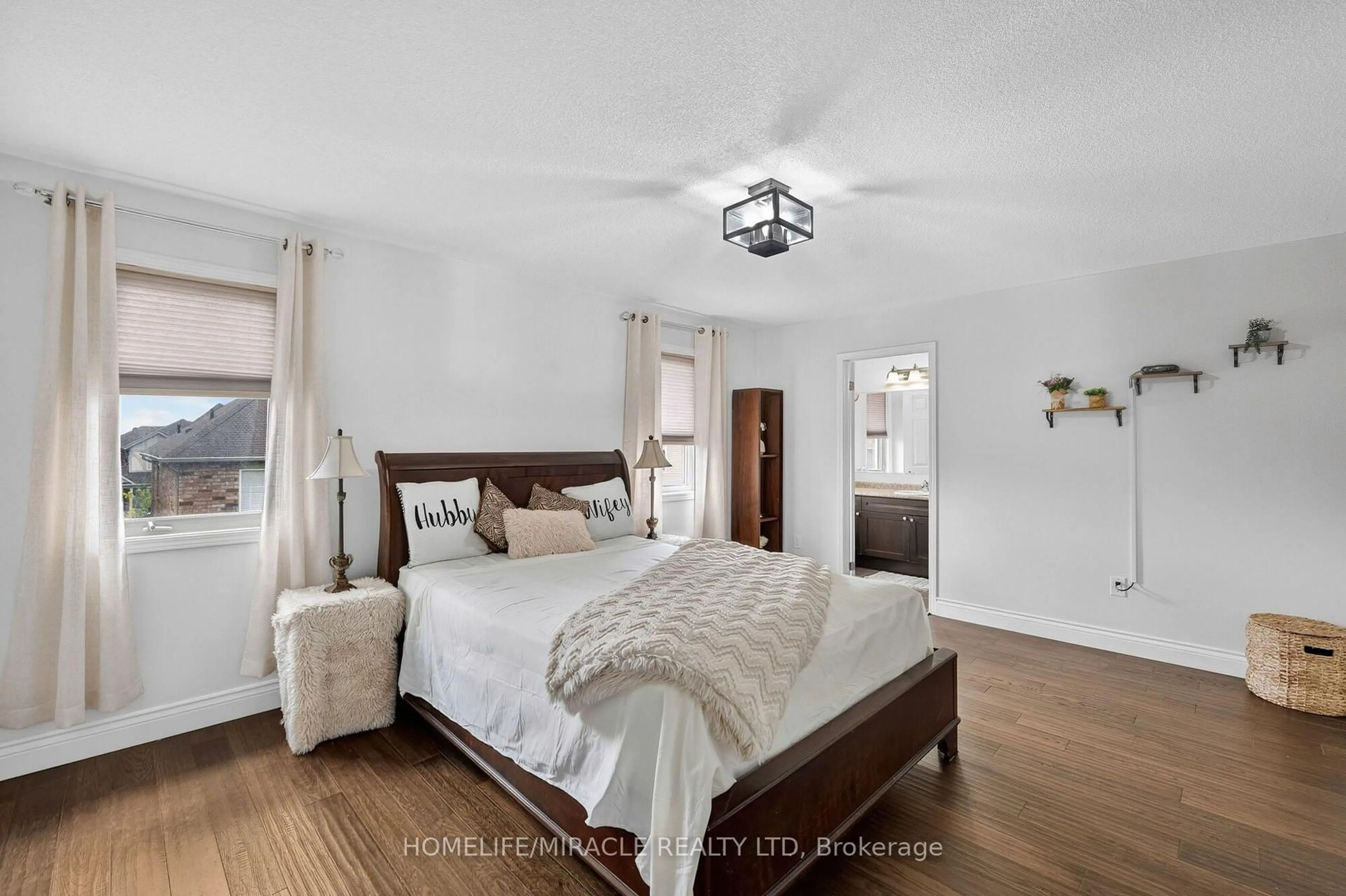 Bedroom with bed, unknown for 452 Tyrone Cres, Milton Ontario L9T 8J8