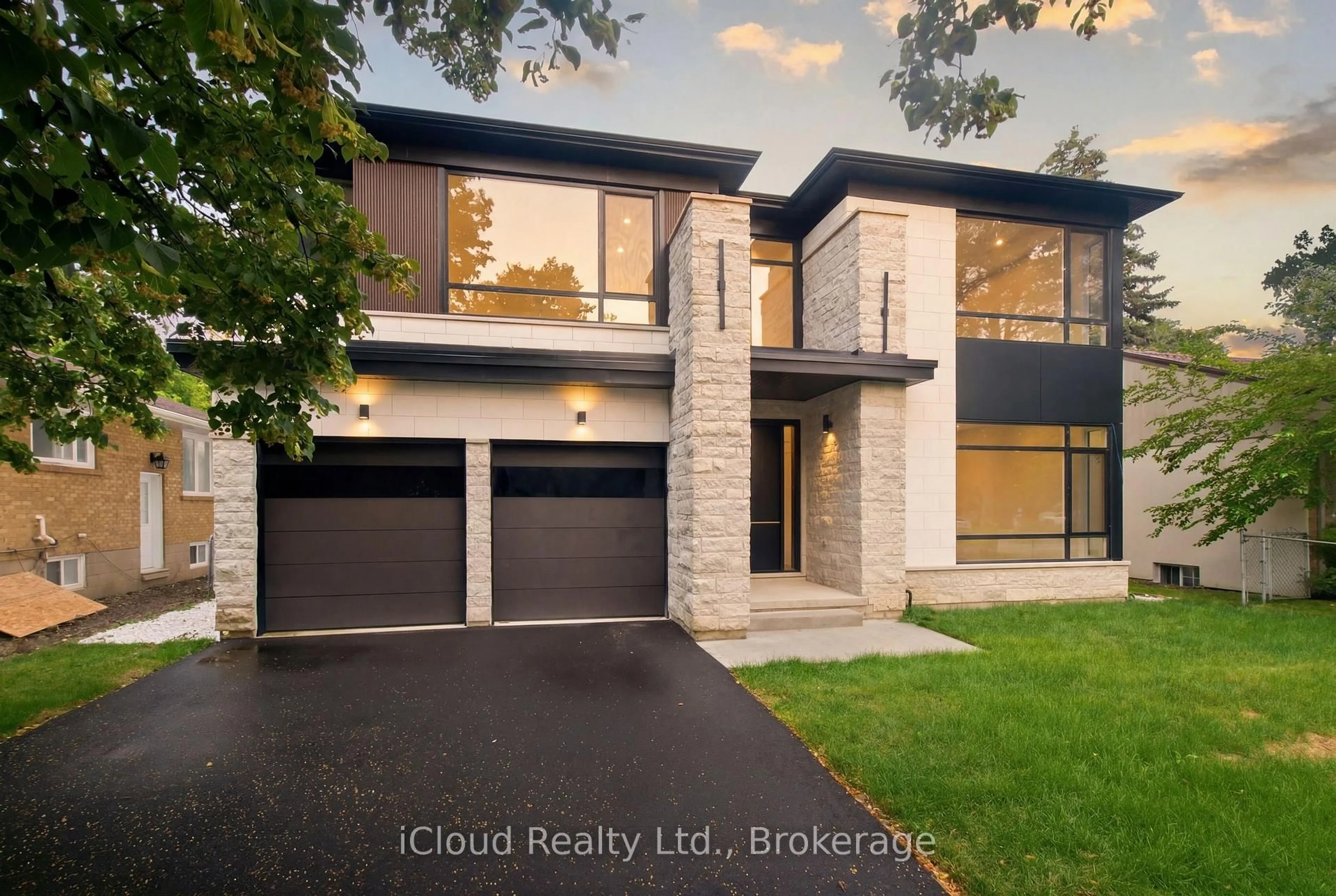 Home with brick exterior material, street for 2539 Rugby Rd, Mississauga Ontario L5B 1T1
