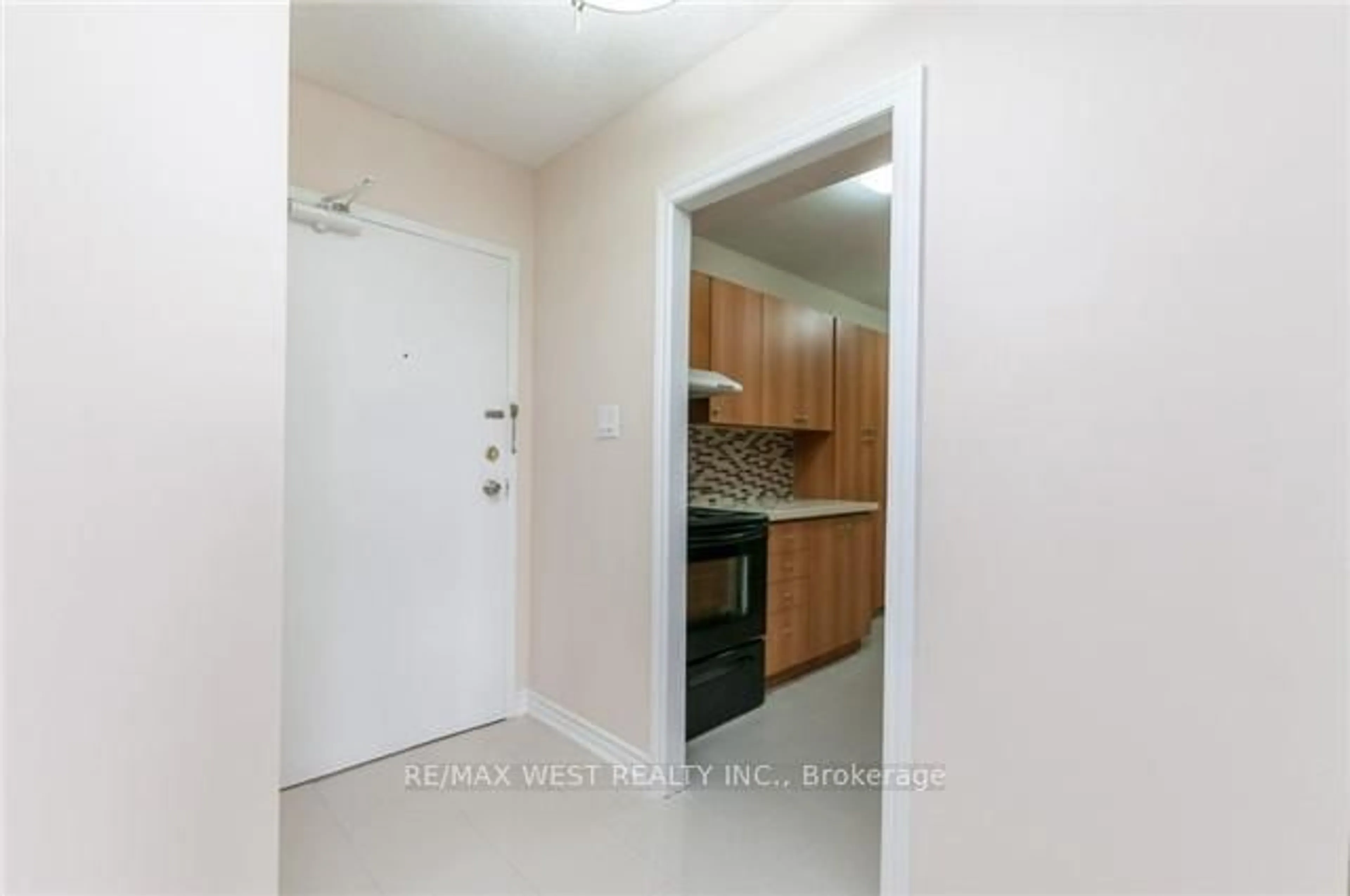 Unknown for 370 Dixon Rd #102, Toronto Ontario M9R 1T2